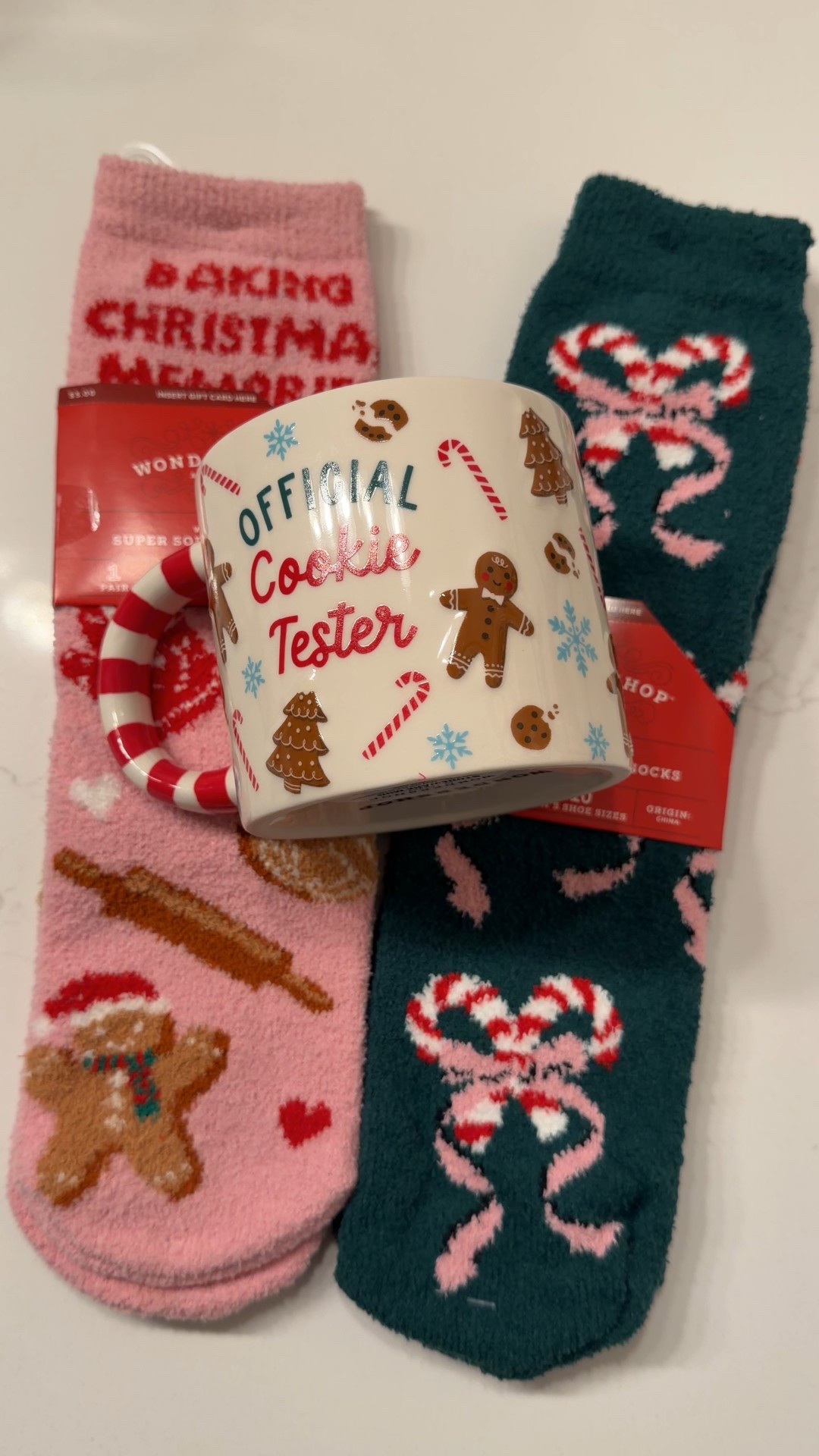 Christmas Gift Idea:
1. Coffee Mug
2. Fuzzy Socks
3. Candy
4. Gift Card 

#LTKSeasonal #LTKHoliday #LTKGiftGuide