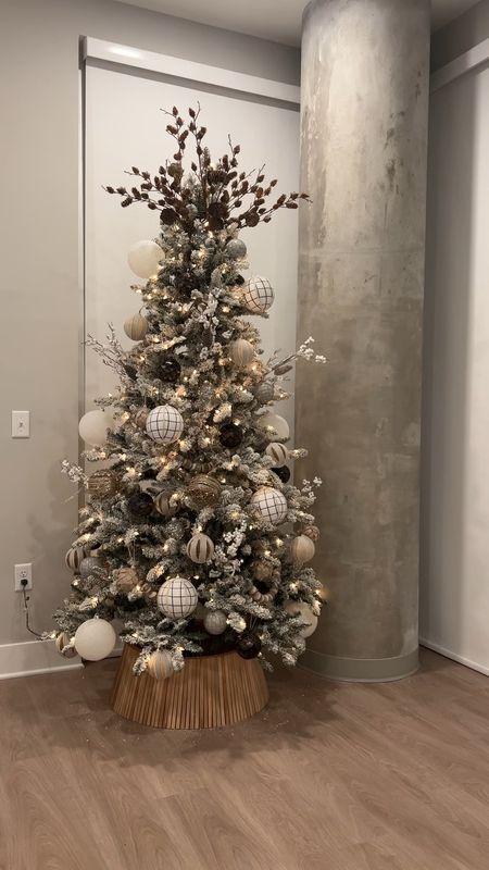 Decorate My Christmas tree with me 🎄✨

#LTKHoliday #LTKSeasonal #LTKhome