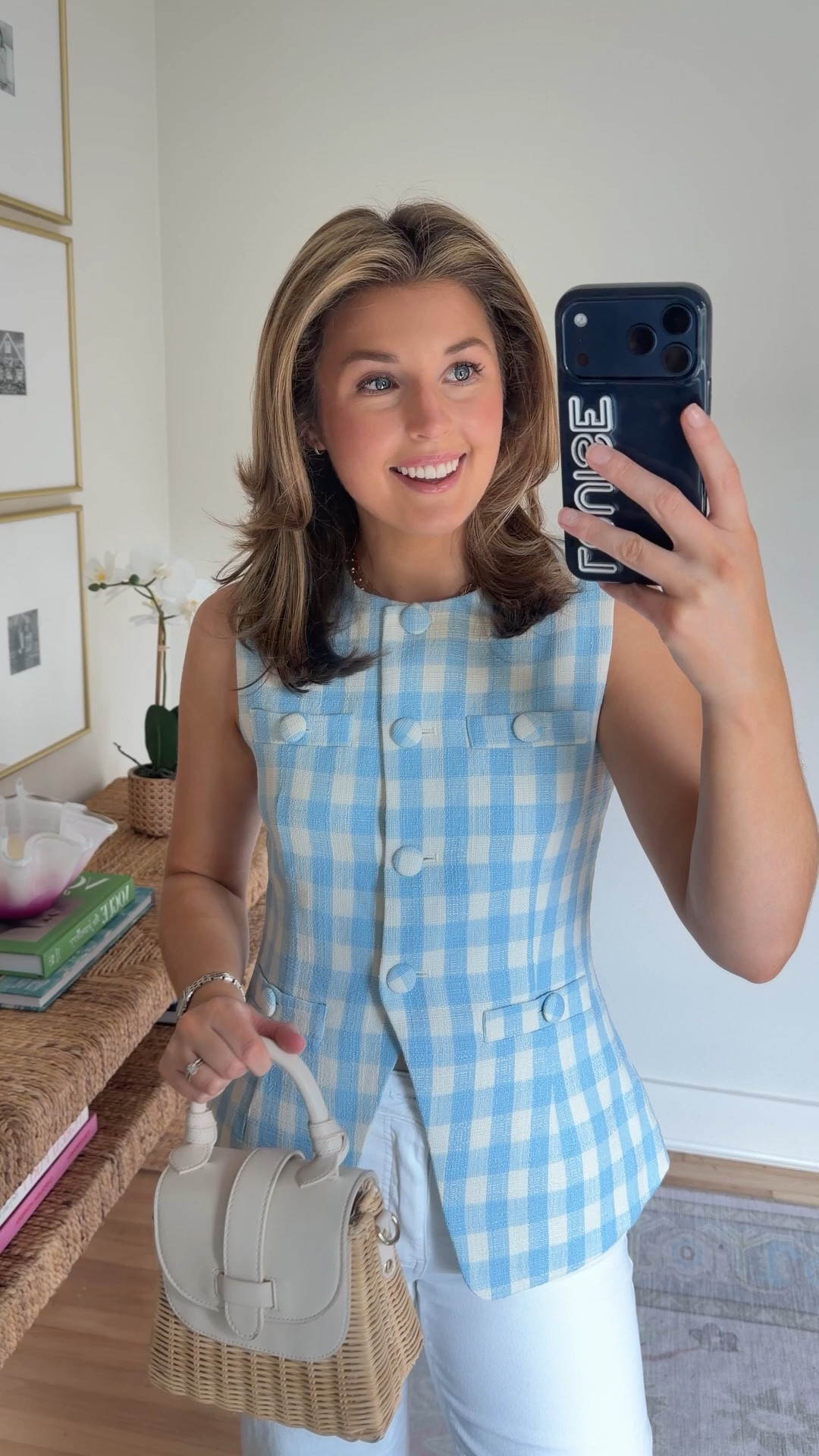 Spring outfit idea! Wearing a S in vest and 0 in jeans 