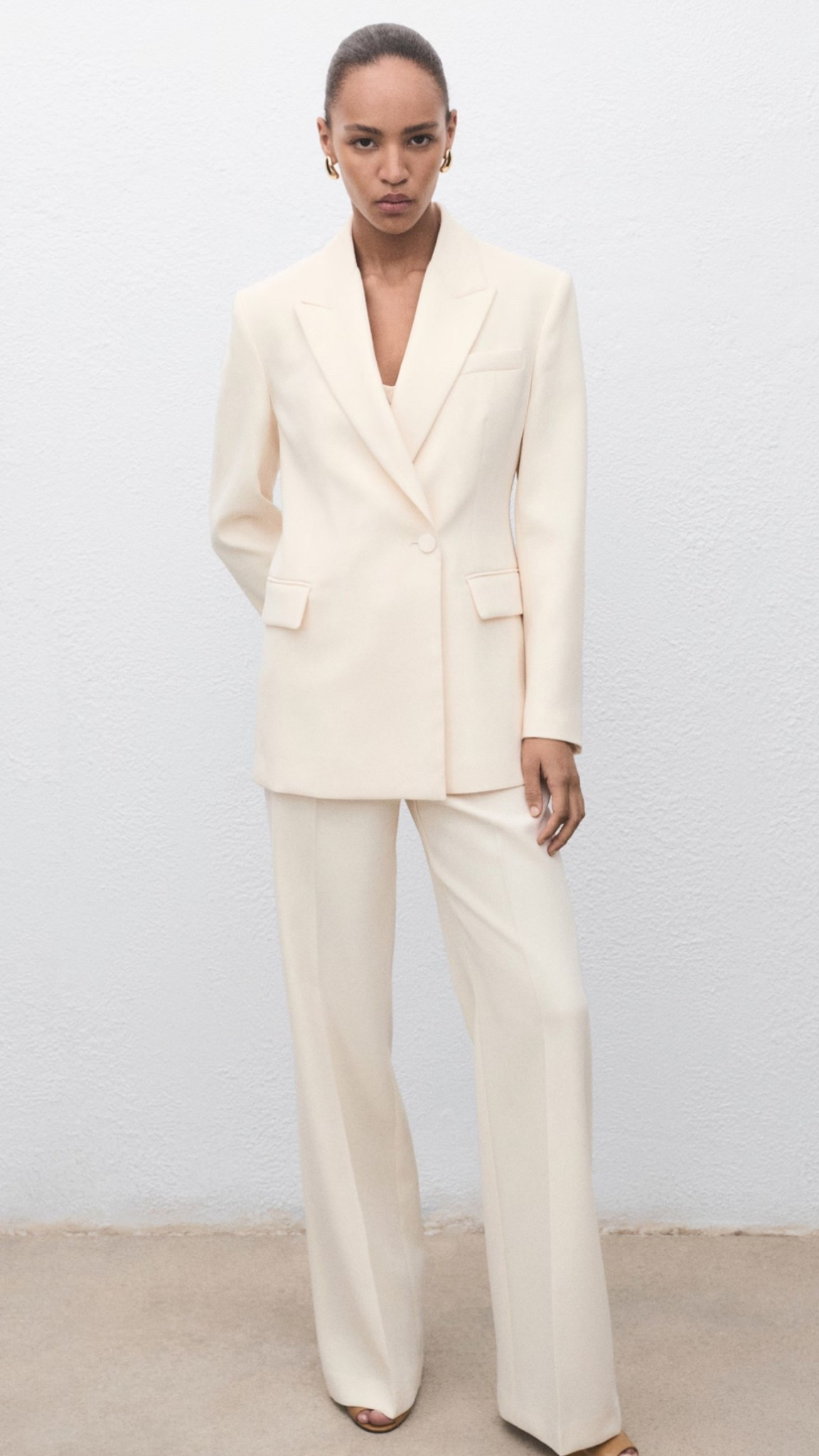 Creme suit 

#LTKeurope #LTKworkwear #LTKstyletip