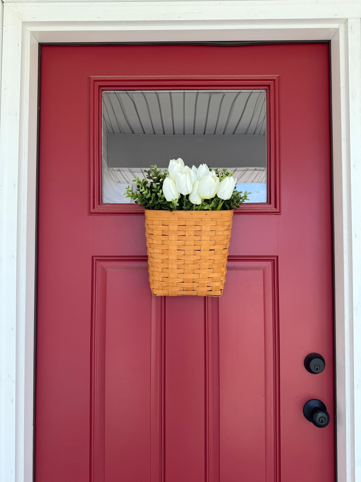 Hanging basket meet tulips. This makes for the perfect wreath. I combined with faux boxwoods(yanked them out of the little pot from IKEA) and tulips for the cutest spring combo. #wreath #easy #diy #spring #basket #wallhangingbasket 

#LTKHome