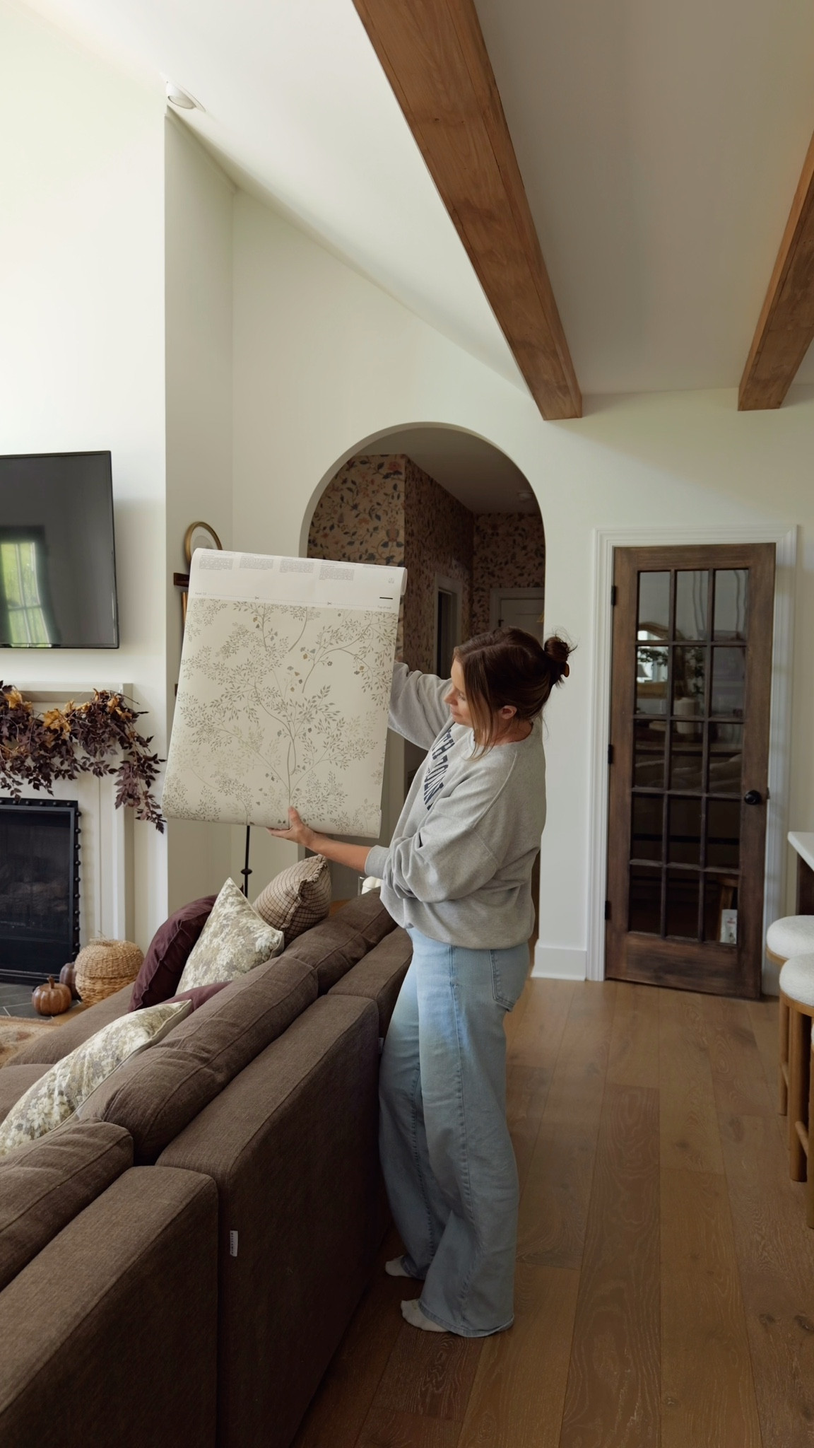 Peel and stick wallpaper is always my favorite. Easy to remove and easy to install. This is the print Posies in the color Champagne.

@artscape_design_studio #wallpaperdesign #diyhome #homedecor #interiordesign #stylemyspace

#LTKSeasonal #LTKHome