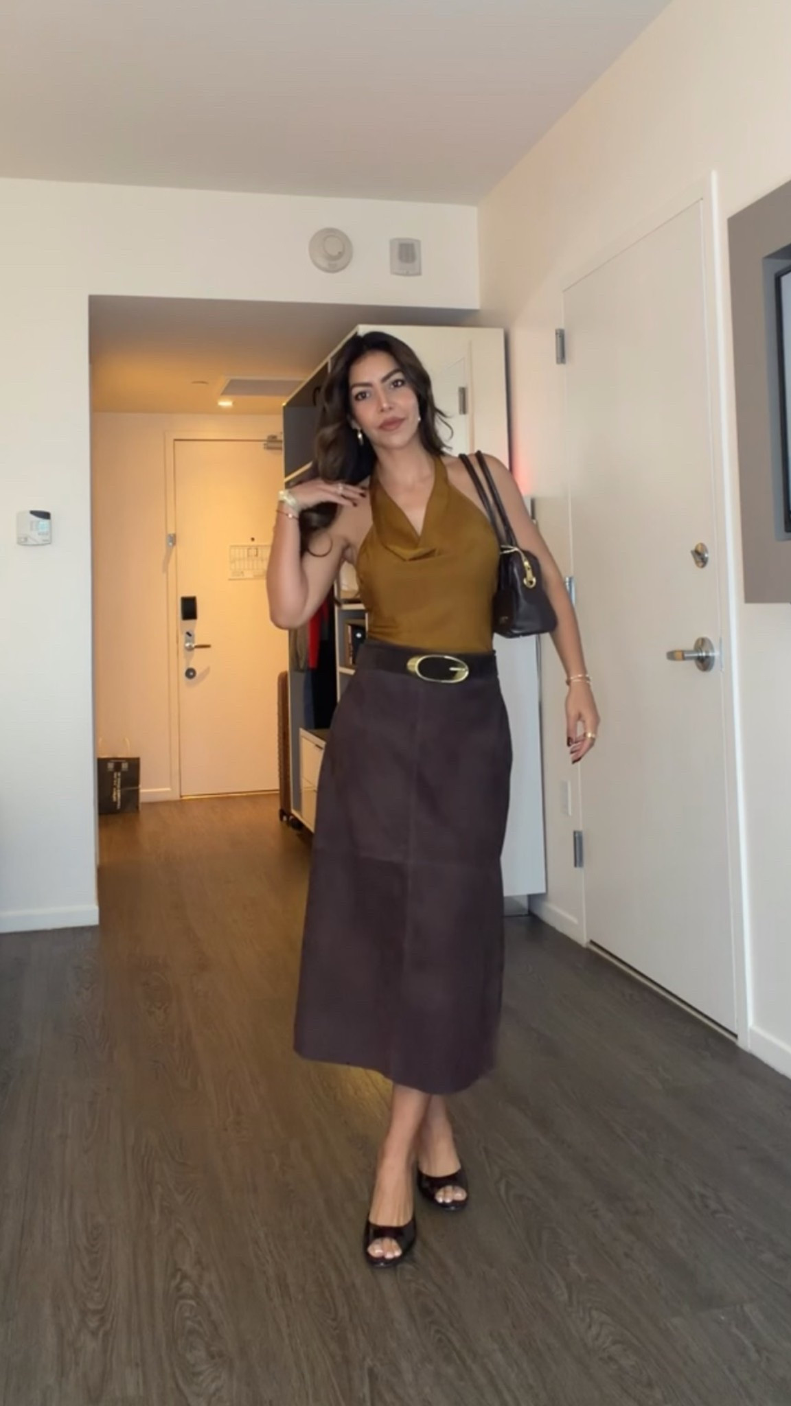 Styling a chocolate brown midi skirt!

This is such a perfect fall outfit! Wearing the suede skirt with a halter top from Aritzia and matching chocolate brown accessories 🐻

Top - runs big. I sized down to xxs. 
Skirt - size small.

Fall fashion, midi skirt outfit, suede midi skirt, new york fashion week, NYFW outfits

#LTKNYFW #LTKgrwm #LTKootd