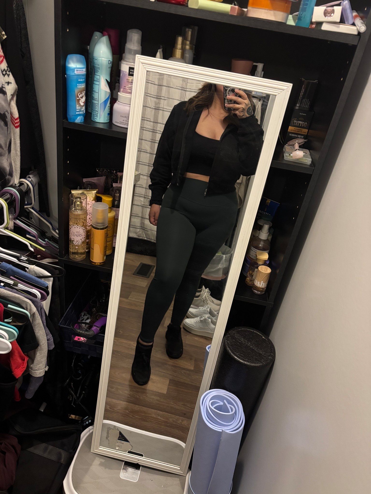 Okay I know I got the mom tummy going on but I’m trying to be more confident in my body! Lol those leggings are sooooo freaking soft and just nice to be in! Loved doing my workout in them today! This cropped hoodie is also really soft and comfy too! It was also on clearance for less than 6 bucks!!! It was a steal and I’m glad I got it!

#LTKootd #LTKdayinmylife #LTKActive