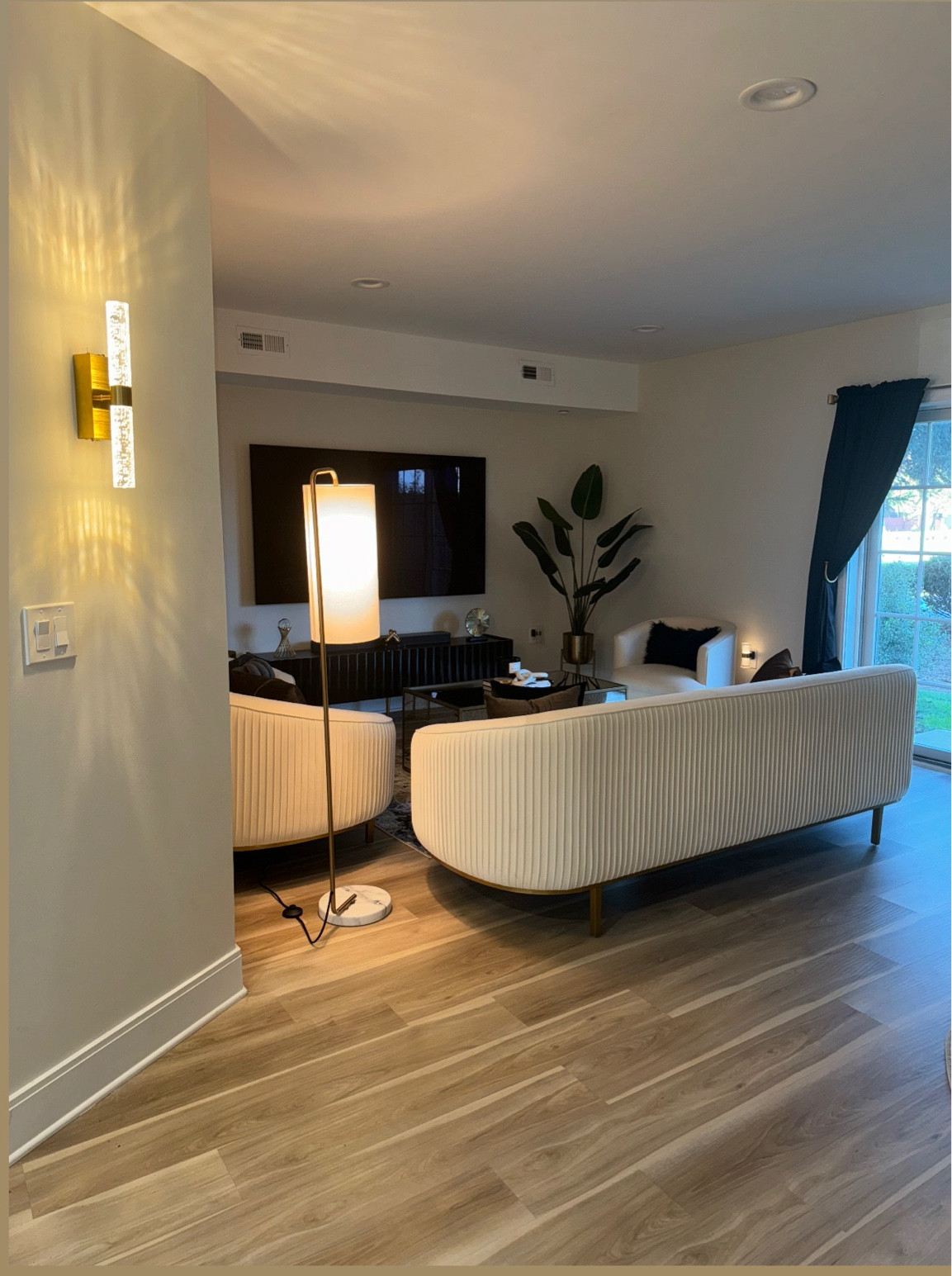 This wall sconce looks so elegant 🫶🏼

#LTKCyberWeek #LTKSaleAlert #LTKHome