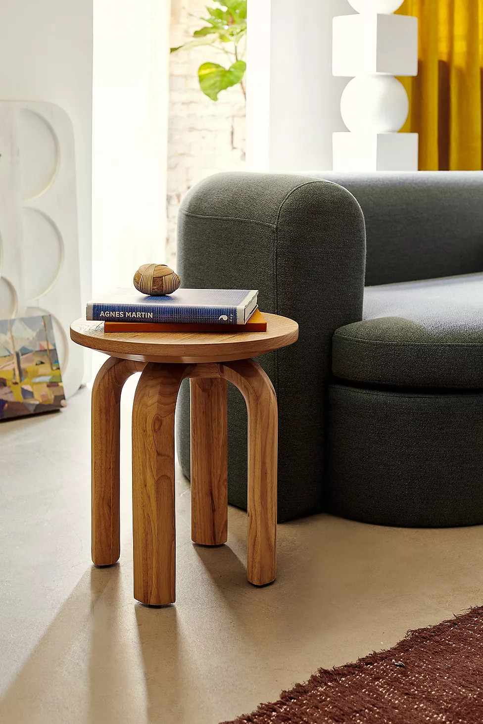 Milo Oak Veneer Side Table | Urban Outfitters (EU)