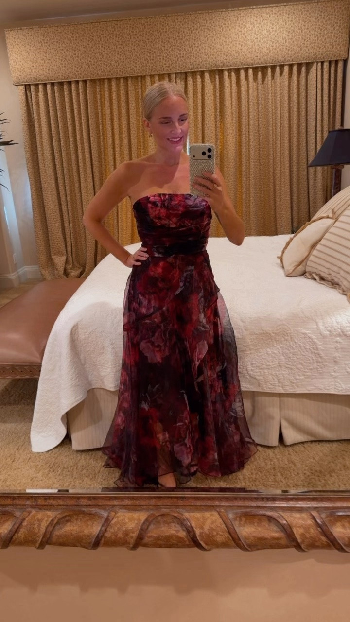 Fall wedding guest dress! I feel like this would make a beautiful mother of the bride dress too. I'm wearing a size 4 ￼