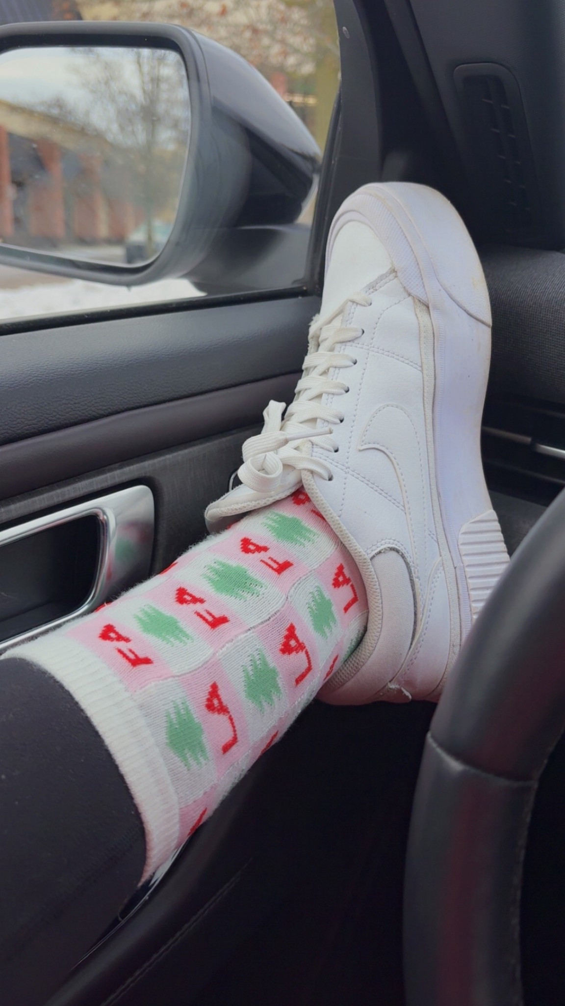 Christmas but make it ✨PINK✨



#LTKSeasonal #LTKHoliday #LTKootd