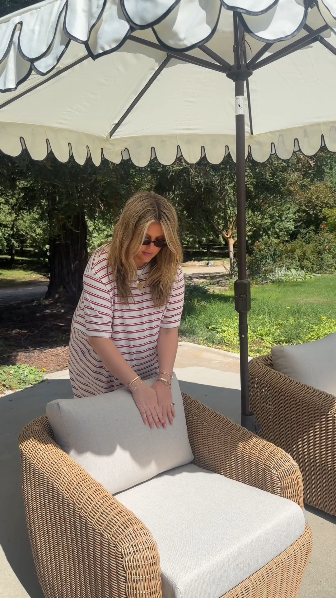 #AD Setting up the dreamiest outdoor lounge area with @Wayfair #wishyouwerehere #outdoor #Wayfair #WayfairPartner