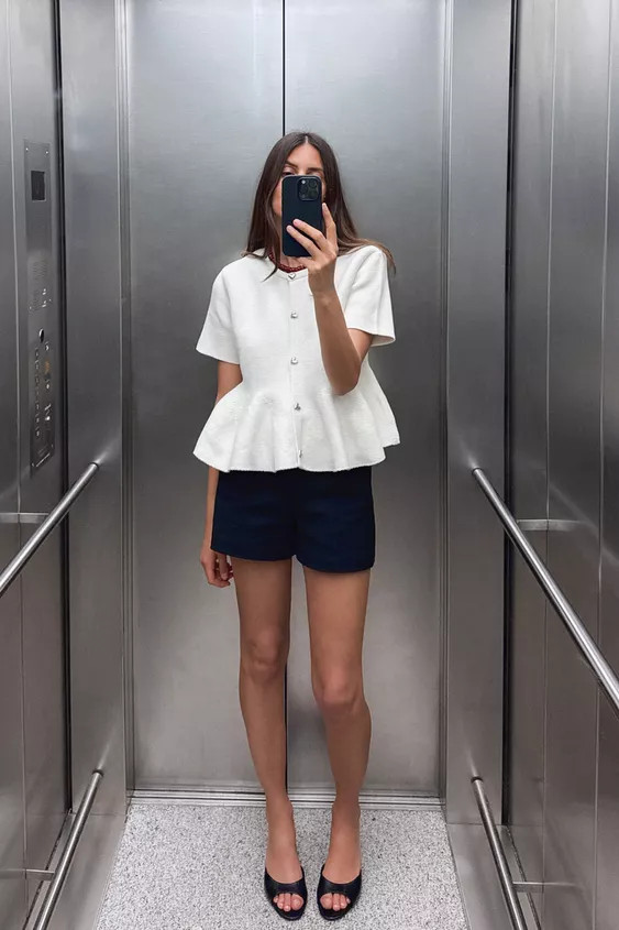 Heeled mule sandals with a patent leather finish. Front strap. Medium stiletto heel. Rounded toe.... | Zara US