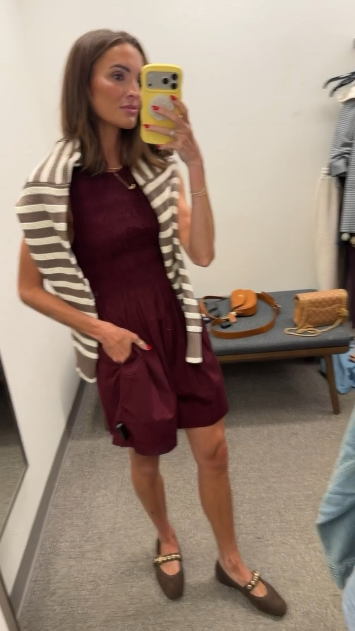 Absolutely love this rich color for fall and the silhouette on this dress is SO stunning! 🫶🏼 Perfect for transitioning from summer to fall too 🍂