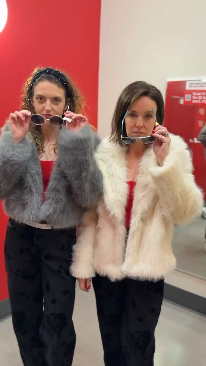 “Christmas” and “Holiday Party” try on!🕶️
I’m 5’4- 133lbs and wear a size 6 in pants and a medium in tops.
Noël is 5’7”- 130 and wears a size 4 in pants and small in tops.😊

#LTKHoliday #LTKSeasonal #LTKStyleTip