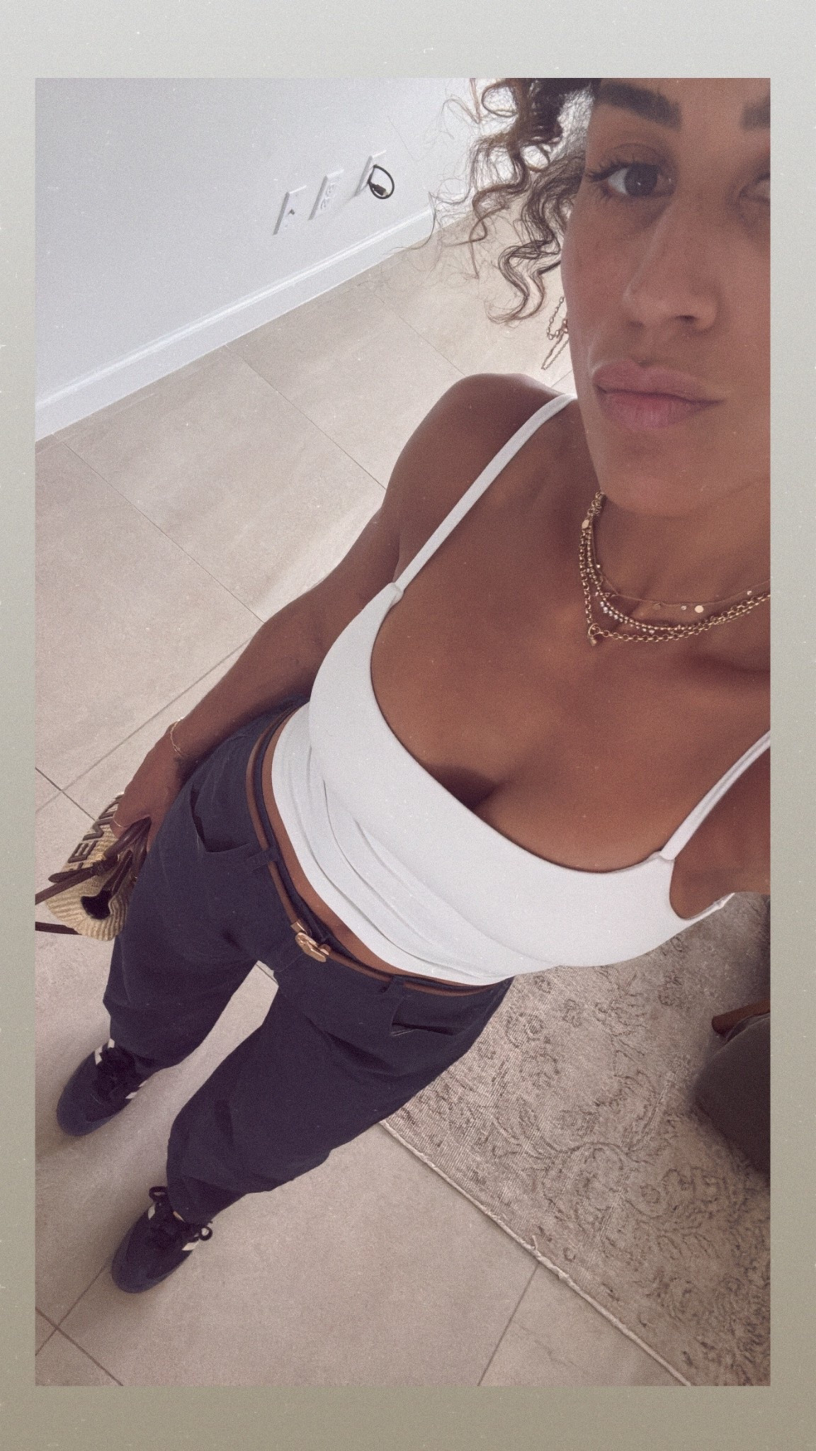 Weekend ready! 
Top oner active size small 
Pants fashion nova barrel pants 
Navy blue sambas 
