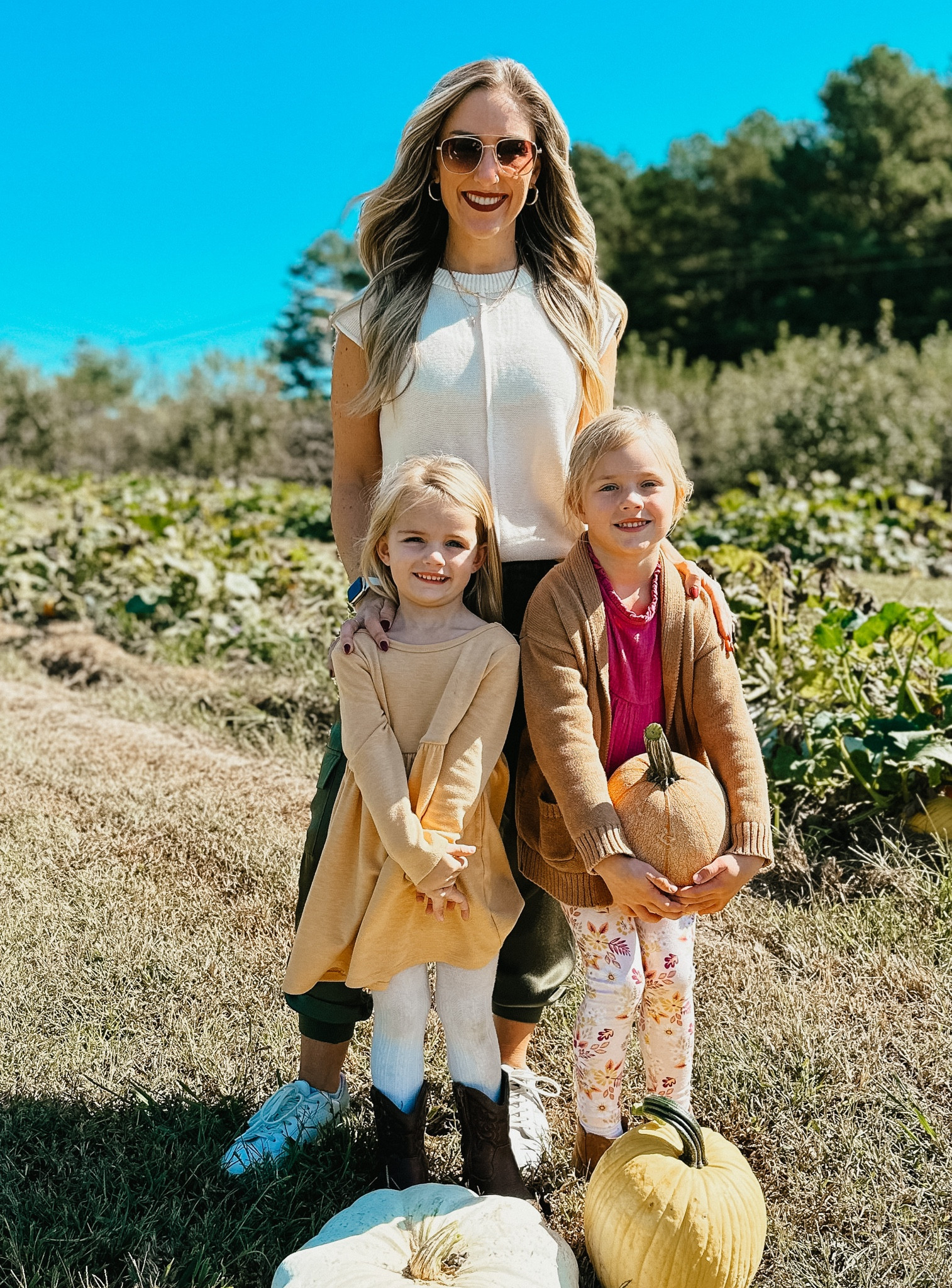 The best casual fall outfit for on the go! I love a good set of joggers for activities with my kids and this cap sleeve sweater is perfect for these mild fall days! 

#LTKfindsunder100 #LTKSeasonal #LTKstyletip