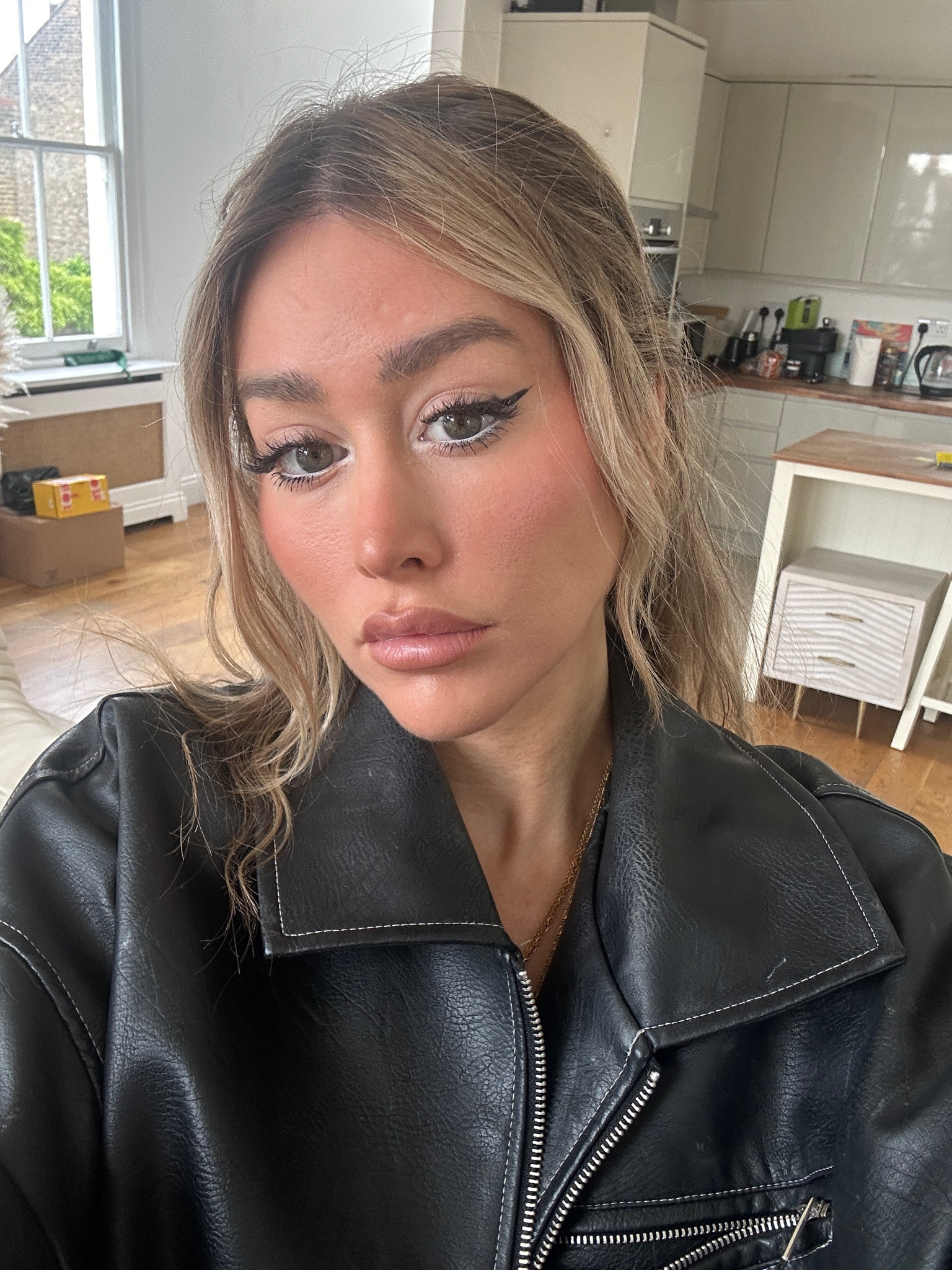 Foundation shade 2n2
Eyeliner shade milk 
Blush shade virtue 
Lipliner shade taupe 
Elf lip oil shade honey talks 