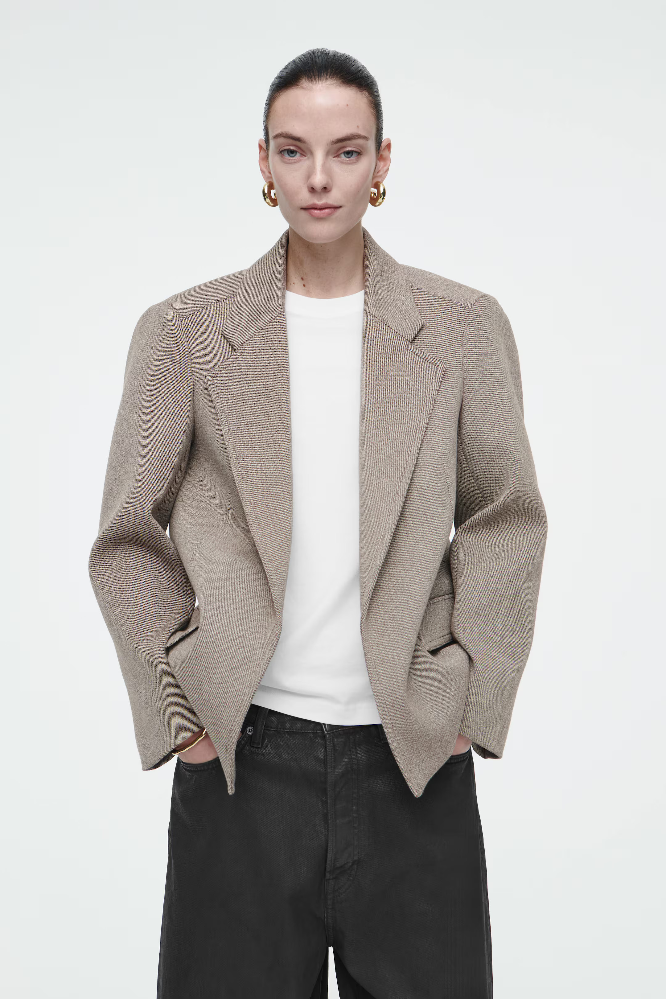 OVERSIZED EXAGGERATED-SHOULDER BLAZER - BROWN | COS | COS (AU)