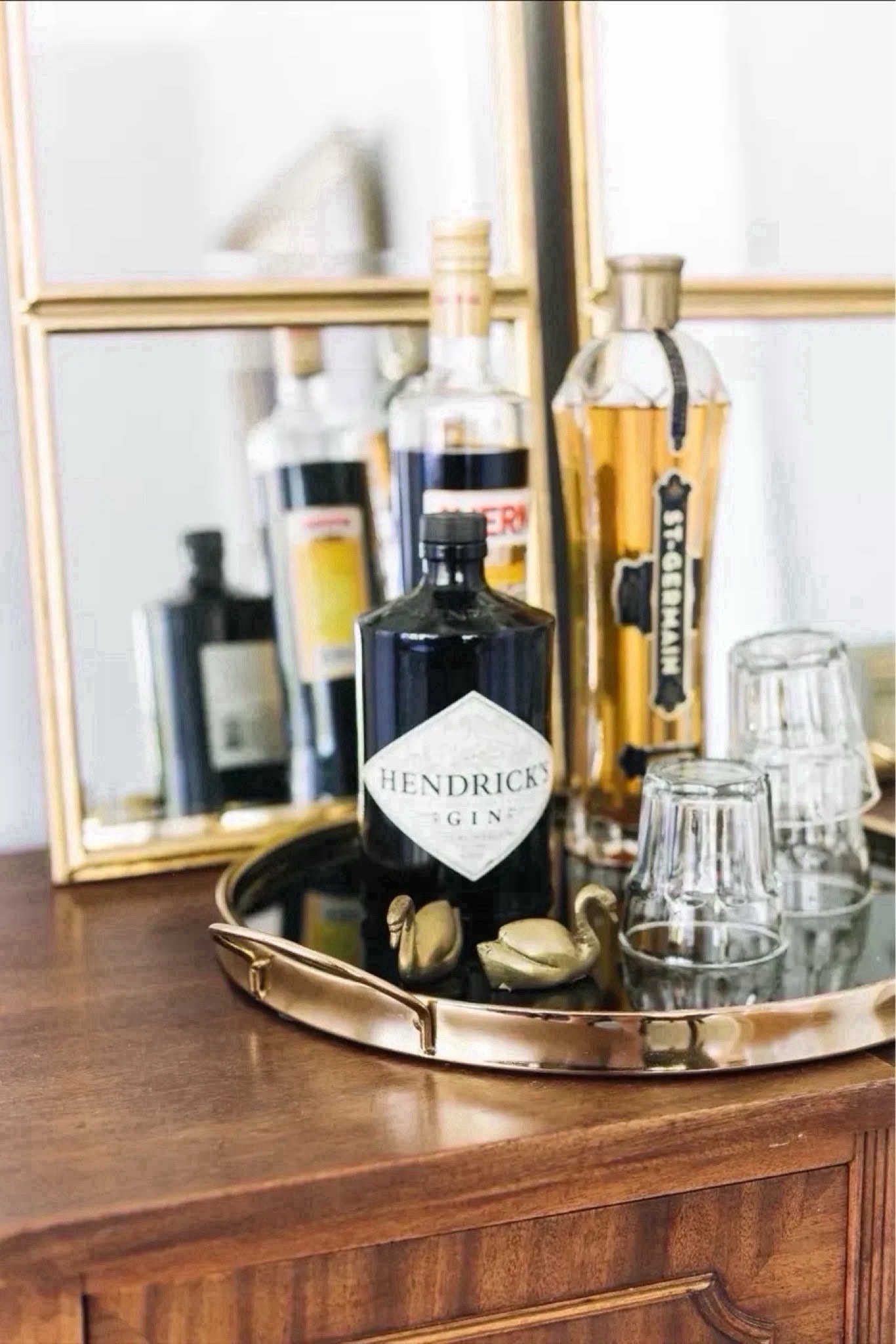 Bar cart must-haves for the summer!



#LTKHome #LTKSeasonal #LTKFindsUnder100