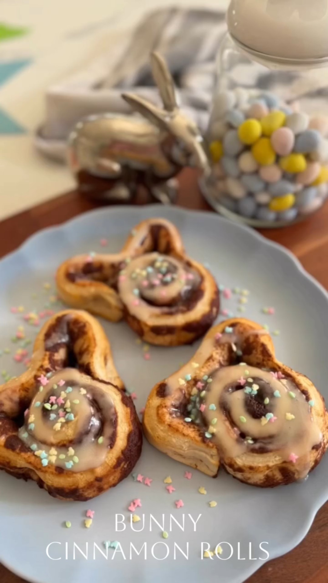 How cute are these eater bunny cinnamon rolls! They only take a few minutes and they are so festive and cute!

Use your favorite cinnamon rolls, unroll them slightly and then shape your years before baking. 

Top with frosting and sprinkles and enjoy!

#adaydreamblog #easyentertaining #momlife #eastertreats #easterbreakfast cinnamon rolls Annie’s kids morning bunny