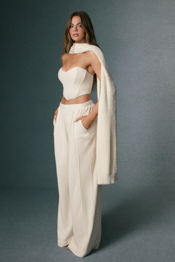 The Flutter Knit Scarf | Fabletics