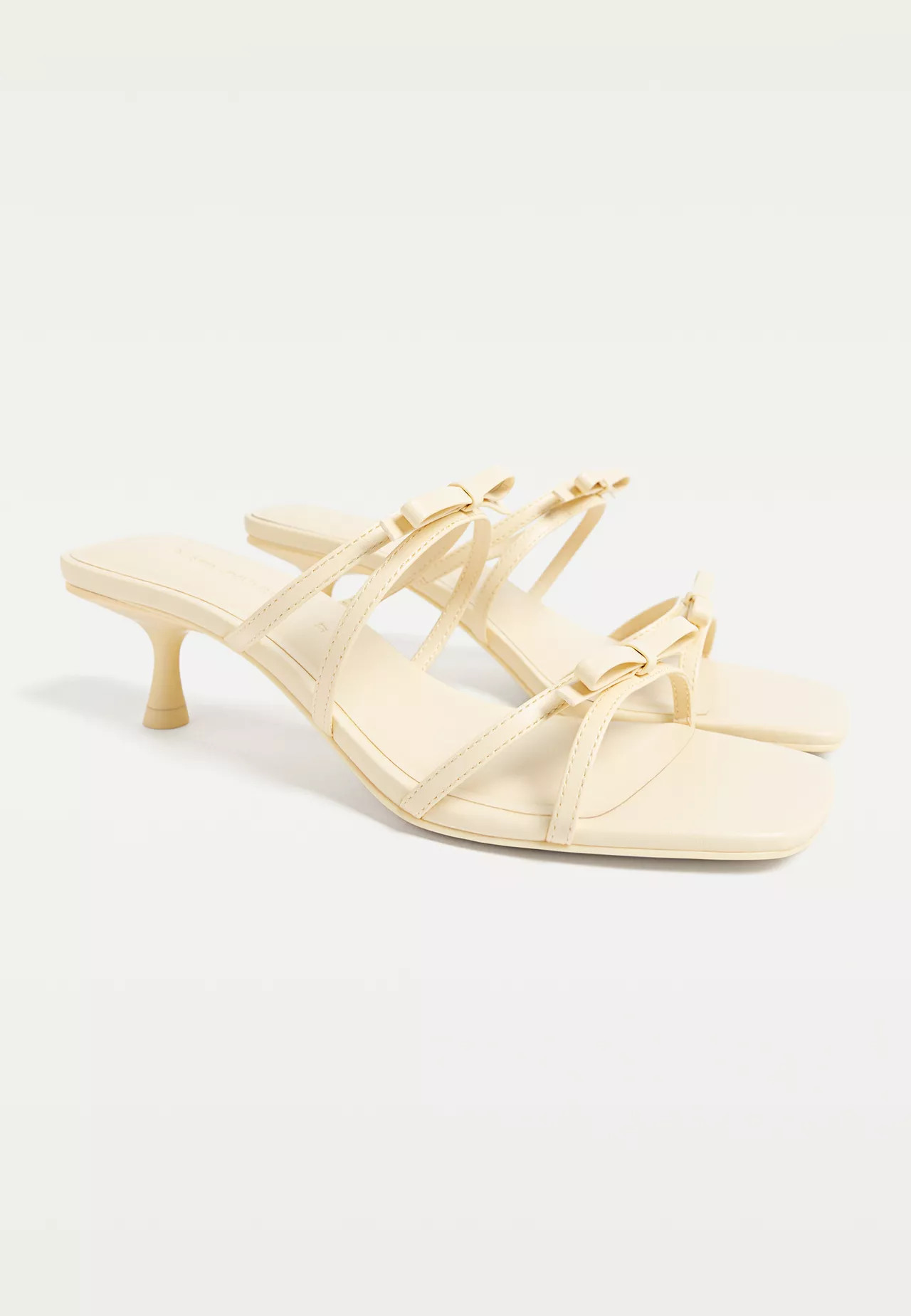Absatzsandalen mit Schleife | Stradivarius DE
