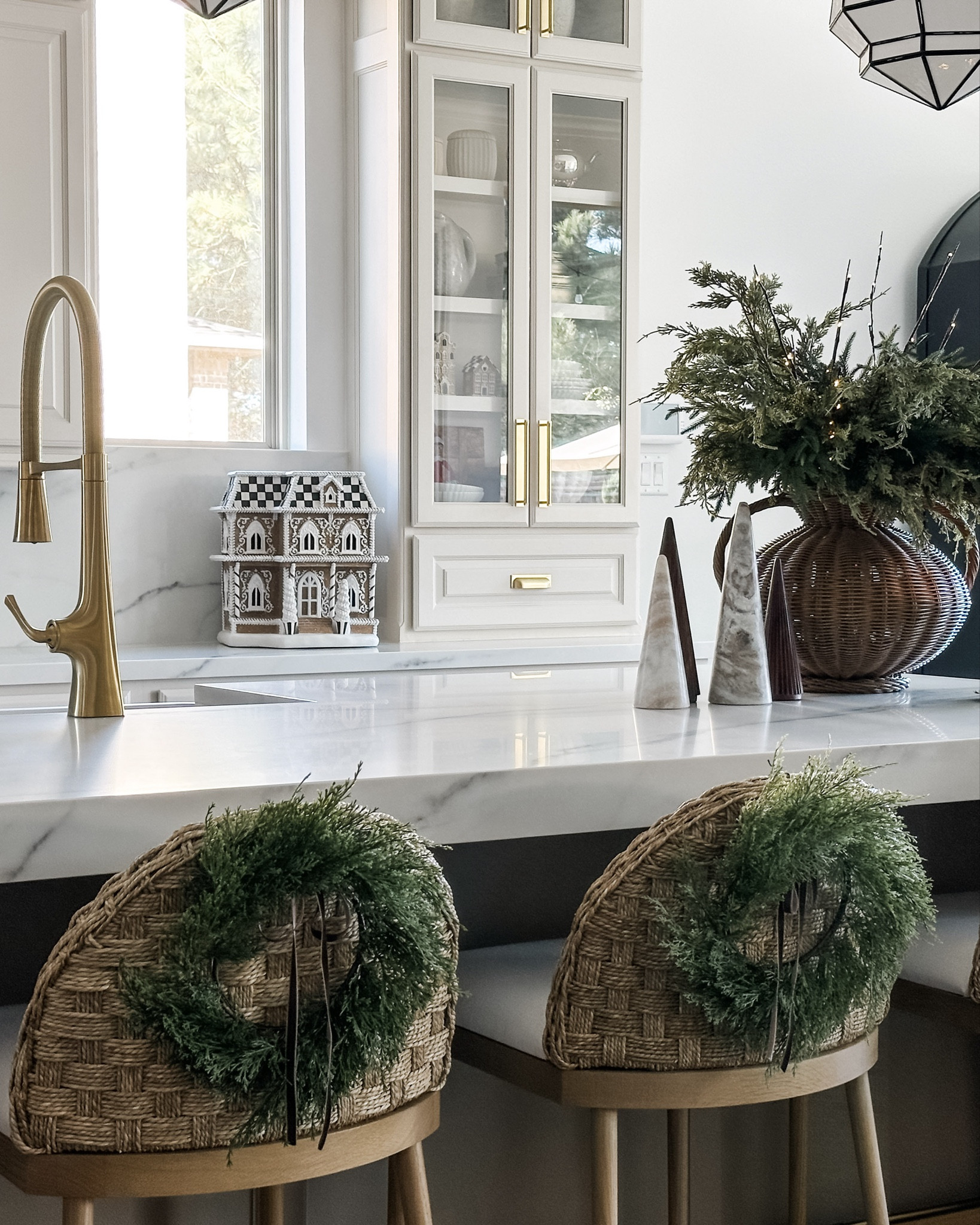 Holiday Kitchen Counter

Holiday home  holiday kitchen  holiday decor  Christmas decor  kitchen decor  home decor  kitchen inspo  home inspo  holiday style  Christmas home decor 

#LTKHoliday #LTKHome #LTKSeasonal