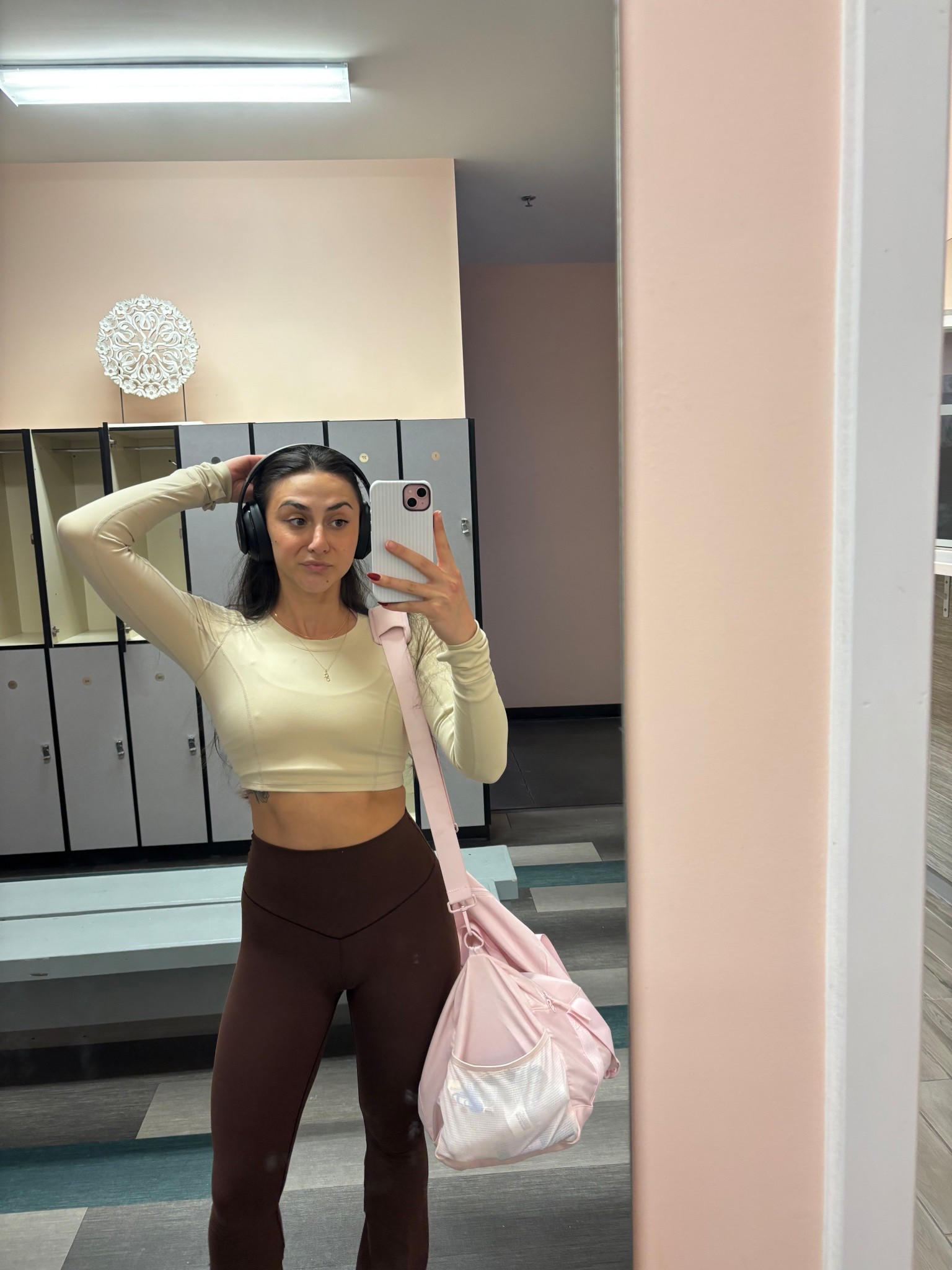 Workout ootd 
Top: viori 
Leggings: aerie 
bag: gymshark 

#LTKActive #LTKfitnessgoals #LTKootd