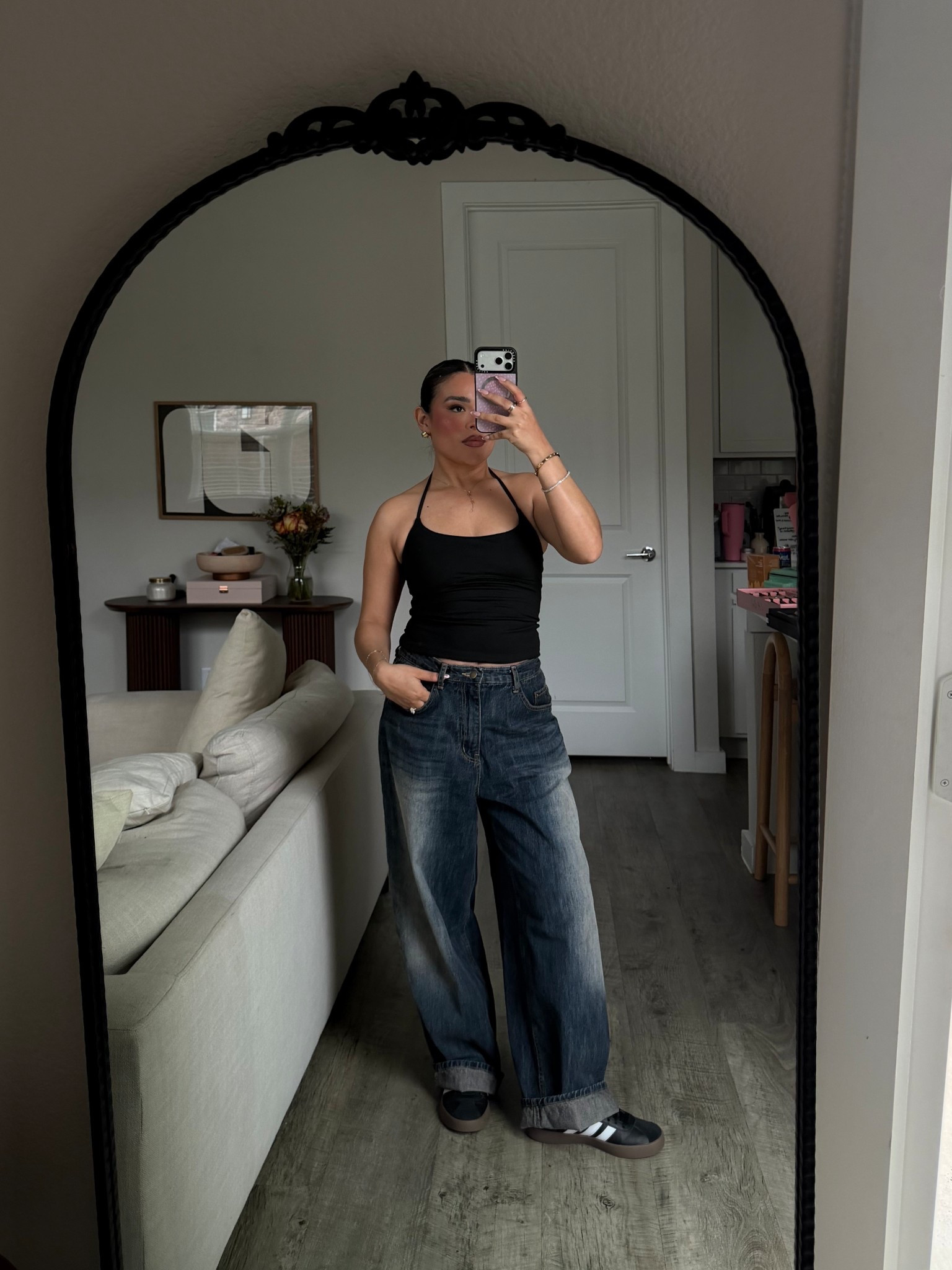 My everyday unifor tehee 🤭 🖤 the jeans are $88 not the amount listed

#LTKootd