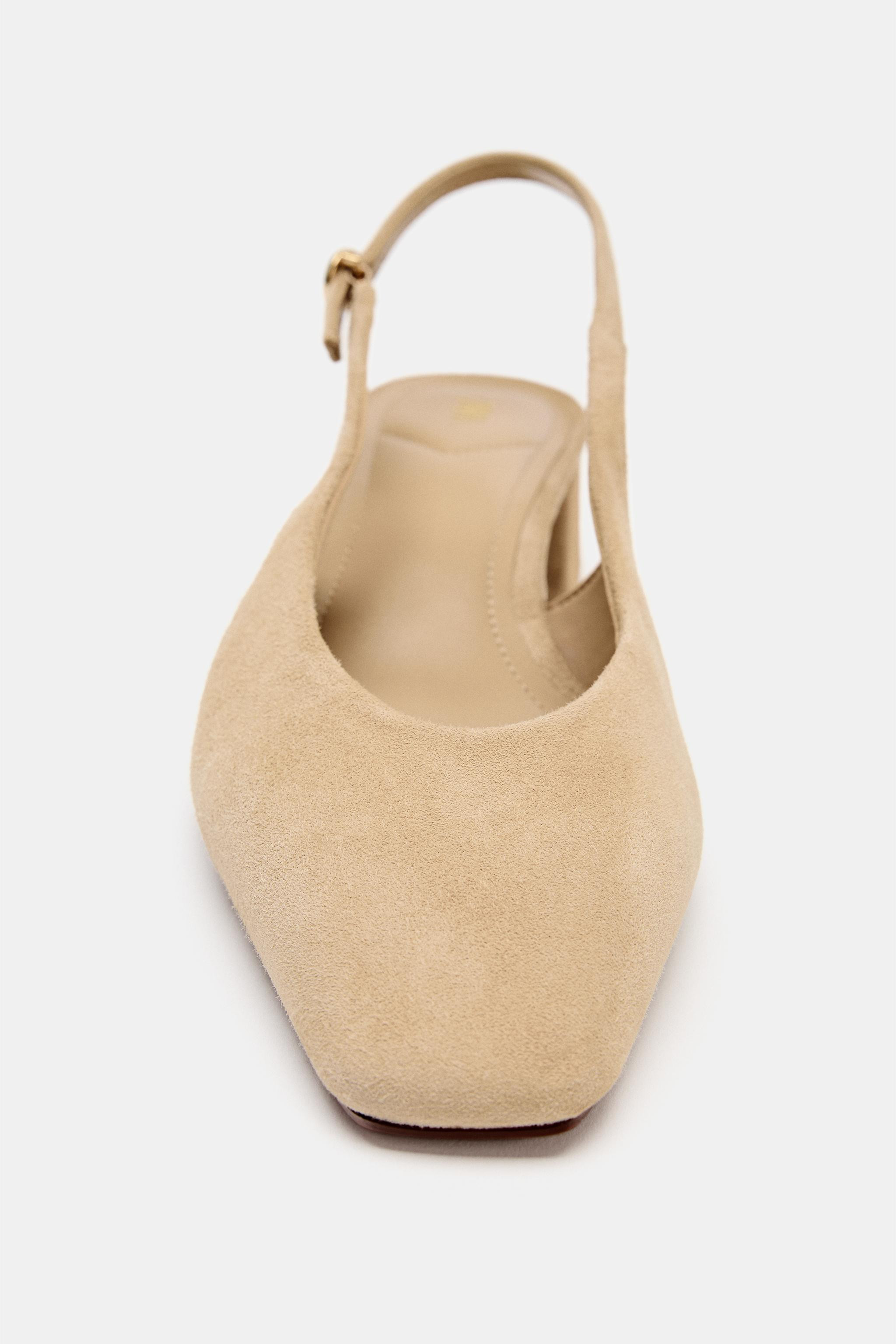 Gr\u00f6\u00dfe des Models: 183 cmSlingback aus Wildleder. Fersenriemchen mit Schnalle. Niedriger... | Zara DE