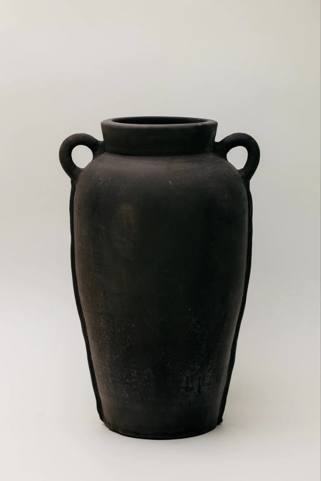 Villa Terracotta Vase - Natural Black | THELIFESTYLEDCO