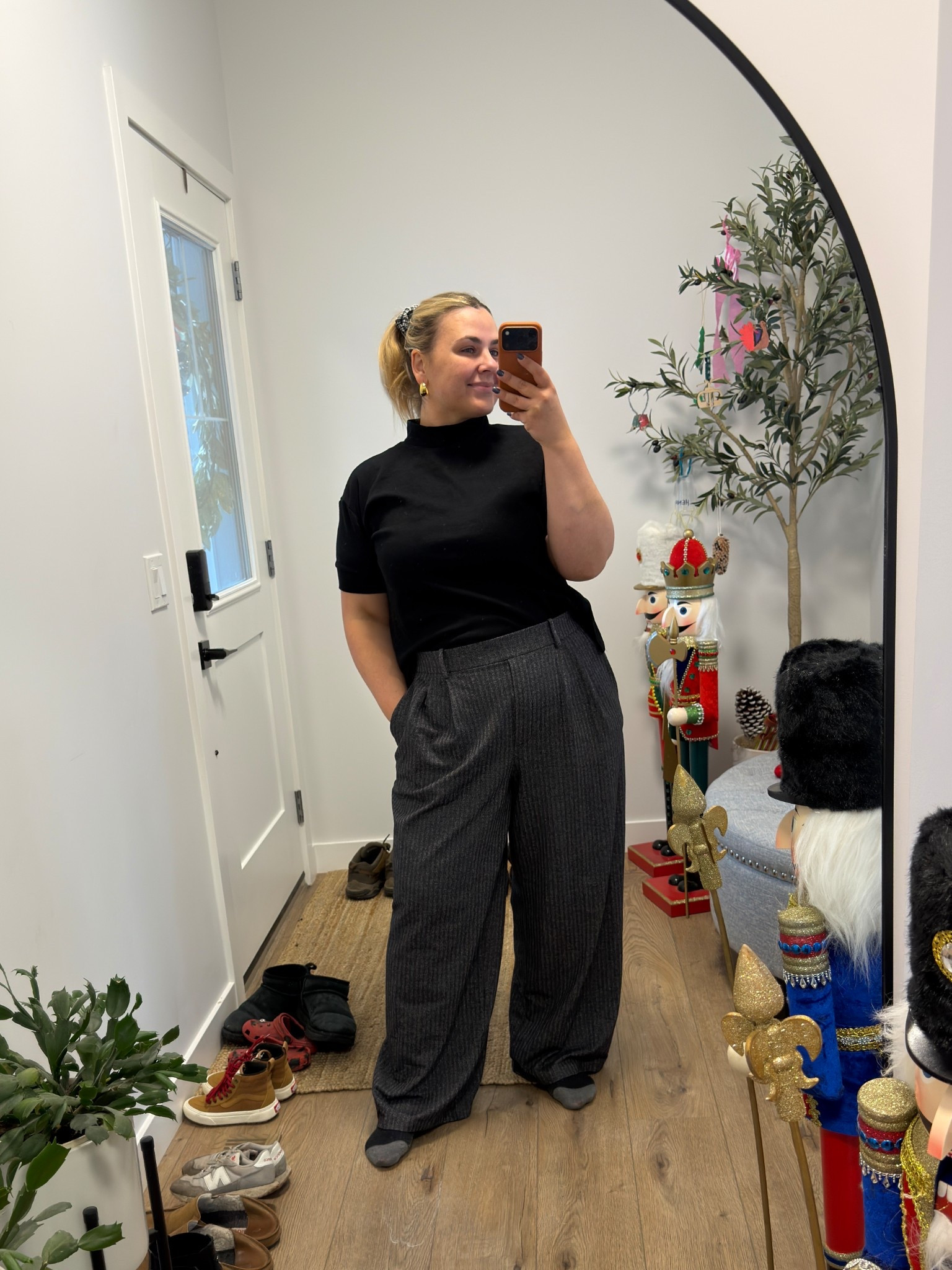 Winter holiday comfy casual // ootd // lululemon // banana republic 

#LTKholiday #LTKcanada #LTKmidsize