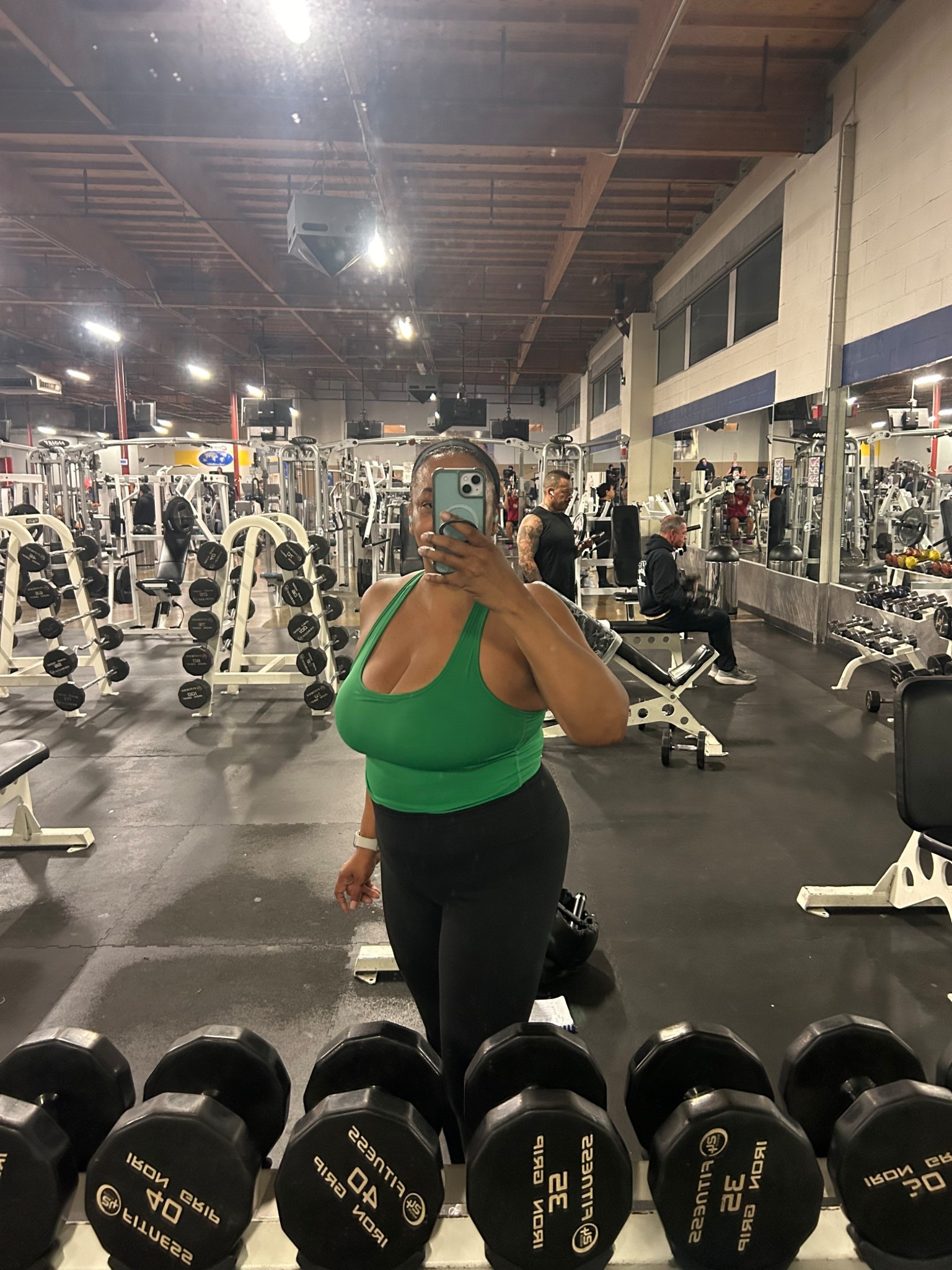 A little pop 💥 of green 💚 for the morning gym 💪🏾 session! Wearing an xl in both 

#LTKFindsUnder50 #LTKOver40 #LTKActive