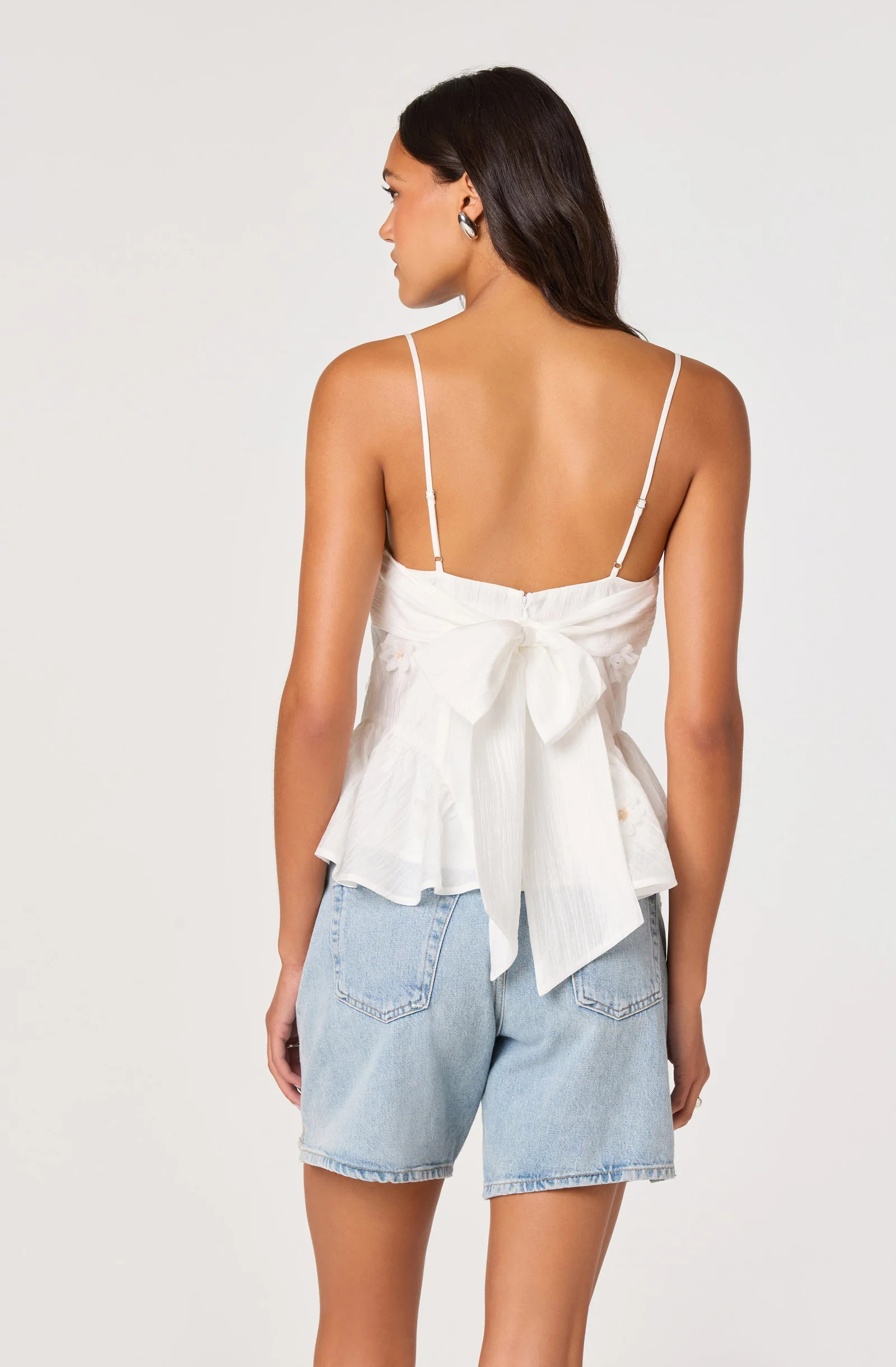 Kassidy Floral Appliqué Peplum Top - White / XS | ASTR The Label (US)