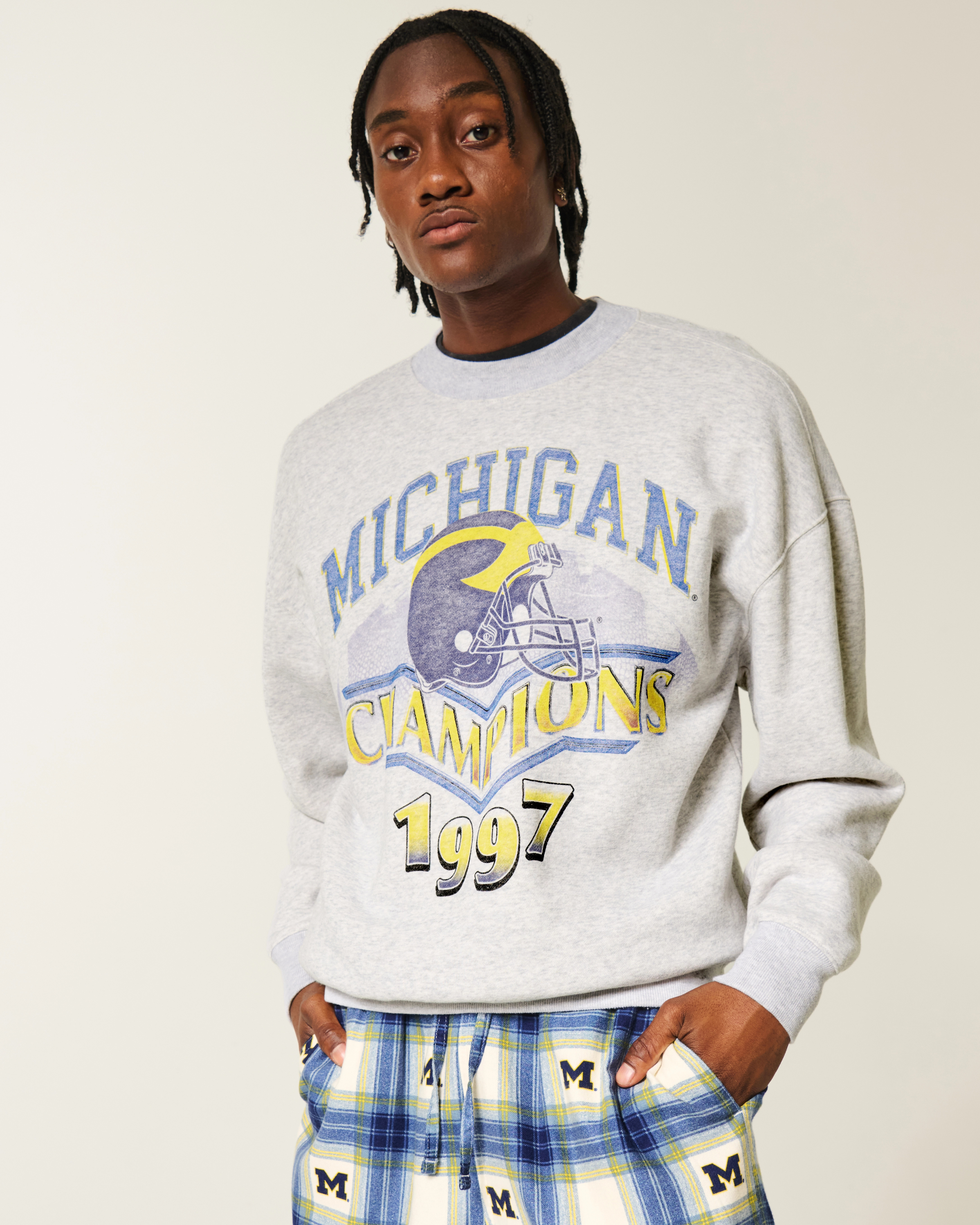 Boxy University of Michigan Wolverines Graphic Crew Sweatshirt | Hollister (US)