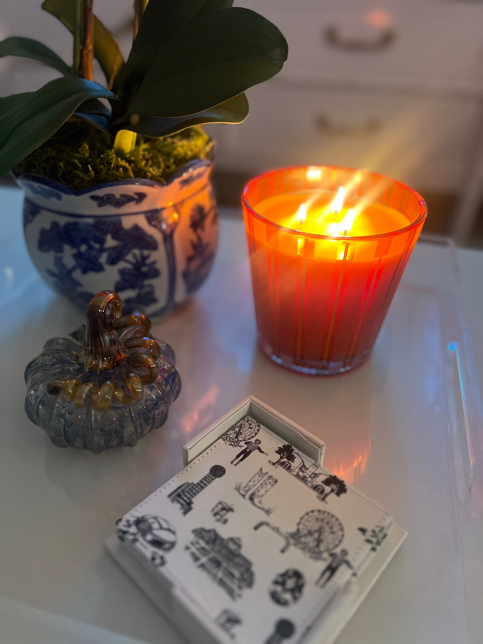 My favorite scent ever! The signature pumpkin chai candle from Nest 🧡

Holiday candles are 20% off right now online only! 