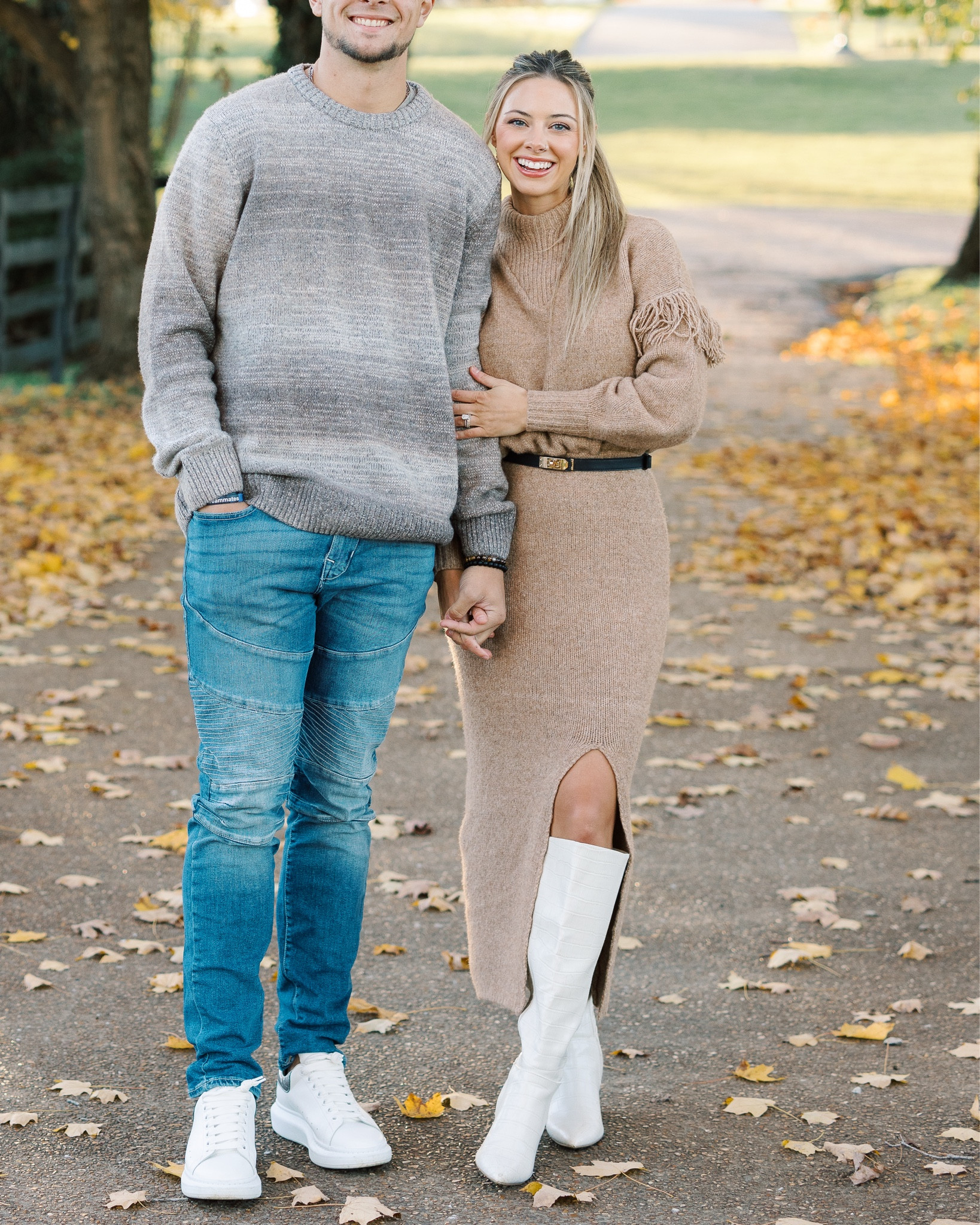 Dress I wore for fall pictures! 

Christmas card photo dress, fall photoshoot dress, sweater dress 