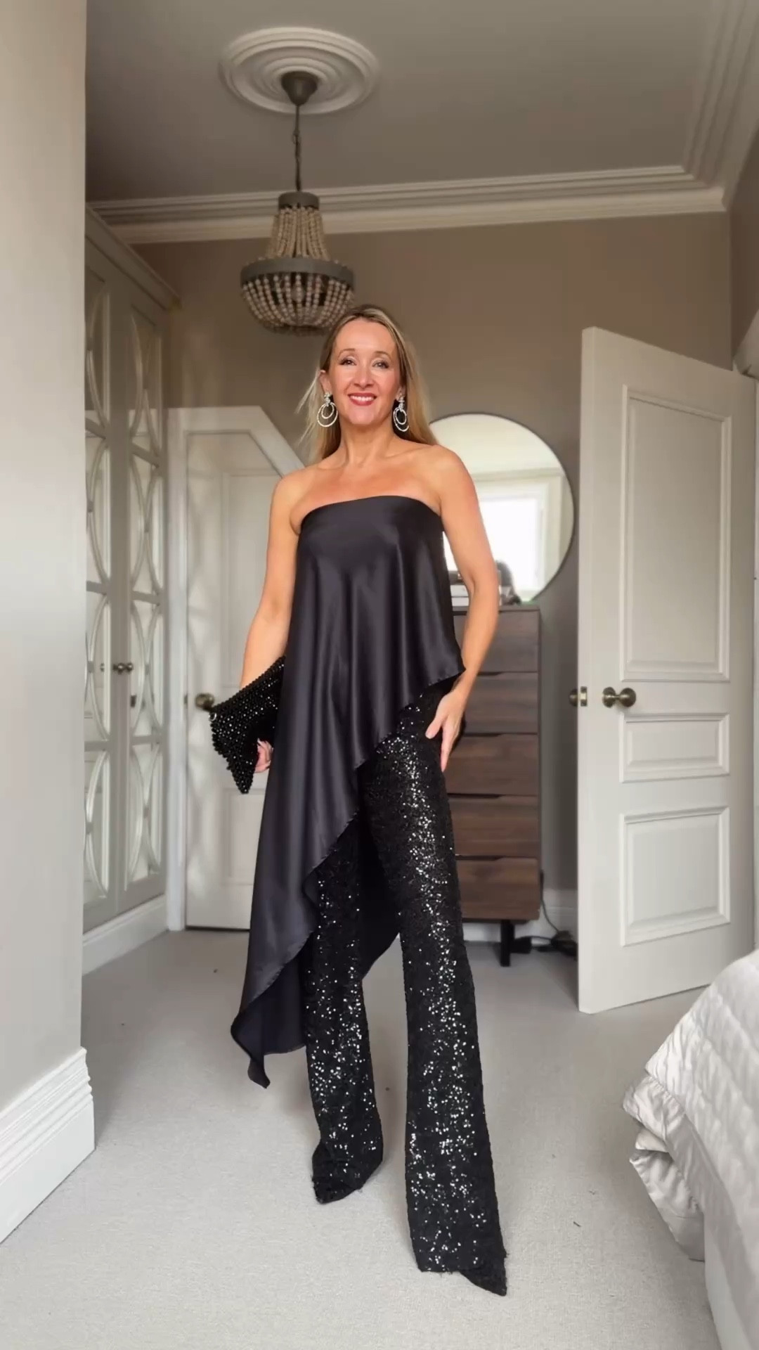 Three of my festive faves and how I style them for:

Dinner out
Festive Drinks
The big day 

The one shoulder top is Zara but I can’t tag 🙄



#LTKuk #LTKfestive #LTKdatenight