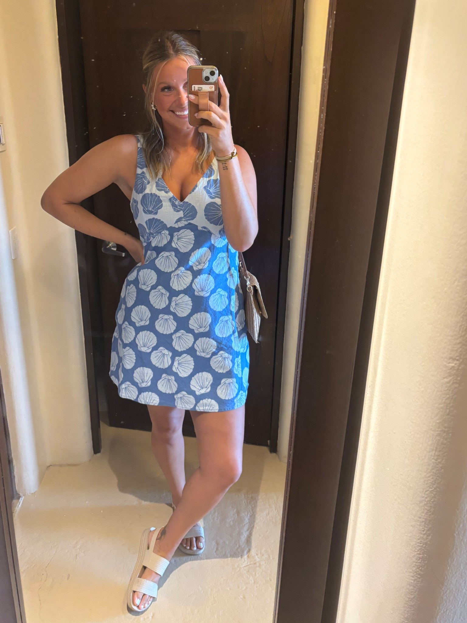 vacation outfits >>

date night, honeymoon, beach, tropical, resort, linen dress