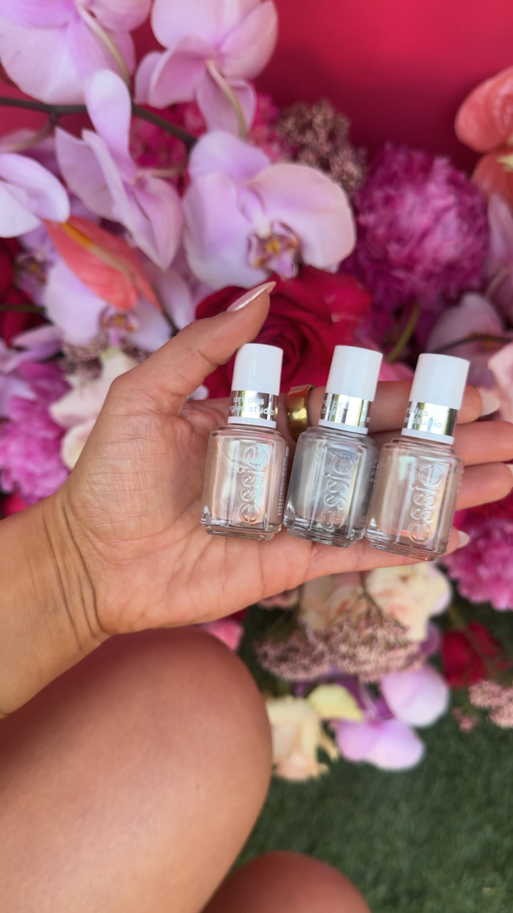 #essiepartner CHROME FOR THE HOLIDAYS! Just found the most amazing and easiest gifts to give this season. UNDER $15 and SHE will love it! 💅🏻❤️ @essie Nail Art Studio Special Effects available at ULTA 

#LTKStyleTip #LTKGiftGuide #LTKHoliday