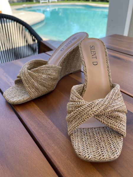 My favorite pair of wedges from last year, and they are still in stock in both this neutral color and a fun light denim!

Fit4Janine, Anthropologie, Wedges

#LTKSpringSale #LTKSeasonal #LTKshoecrush