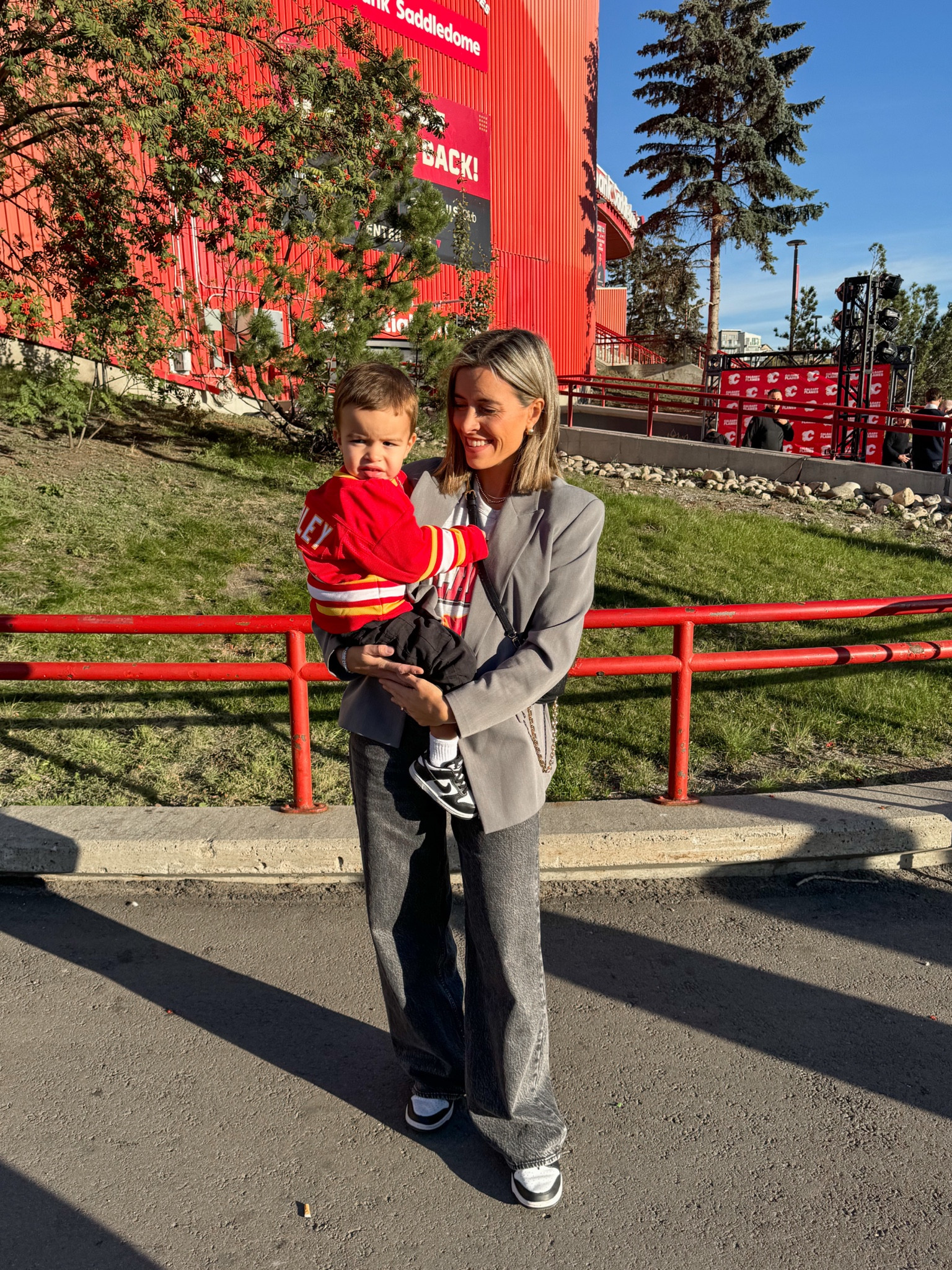 Oversized blazer: Zara 
Game day outfit inspo 
Hockey game 

#LTKFindsUnder50 #LTKFindsUnder100