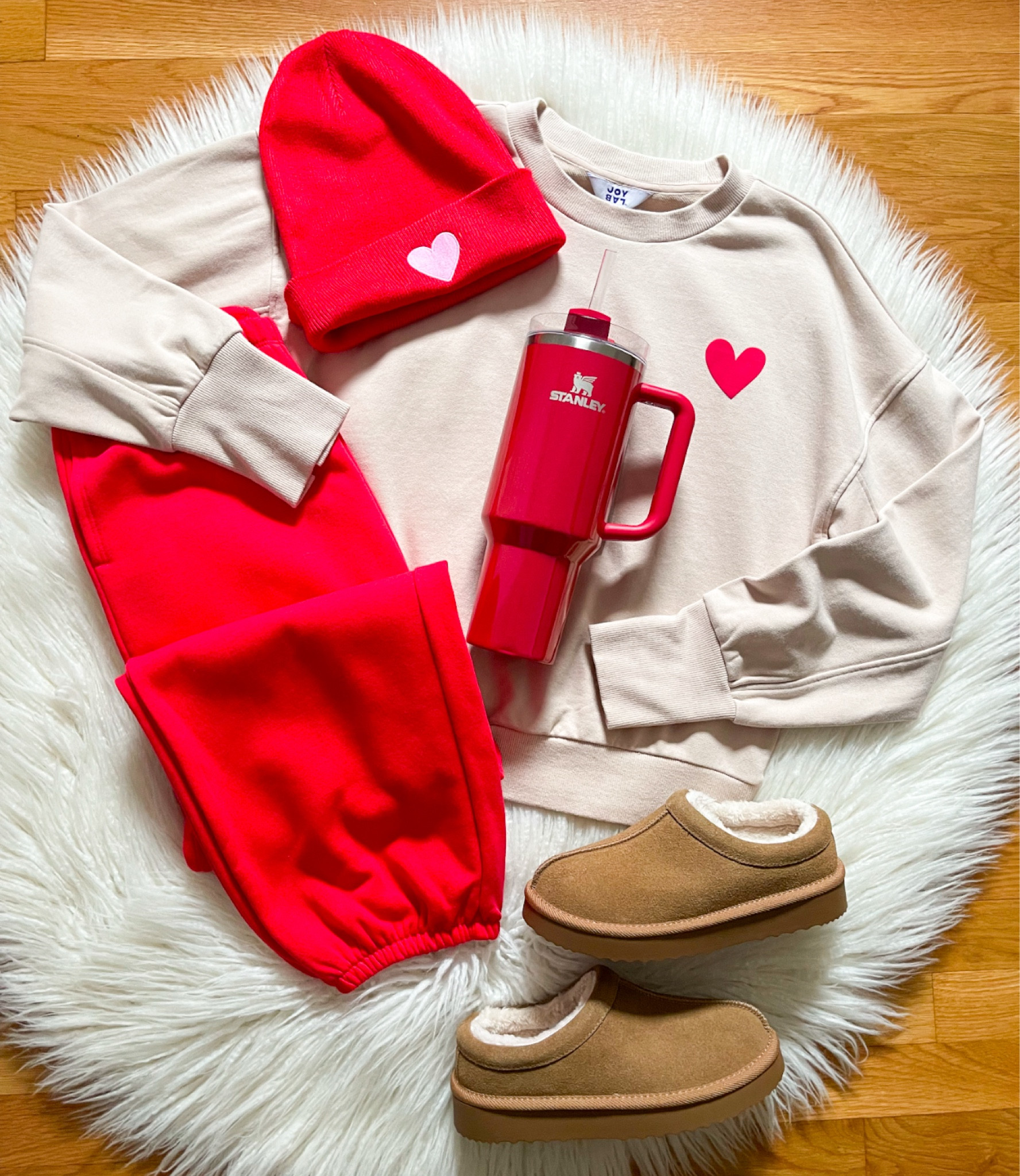 Happy New Year! Kicking the year off with some comfy vibes!  ❤️

#LTKFindsUnder50 #LTKStyleTip