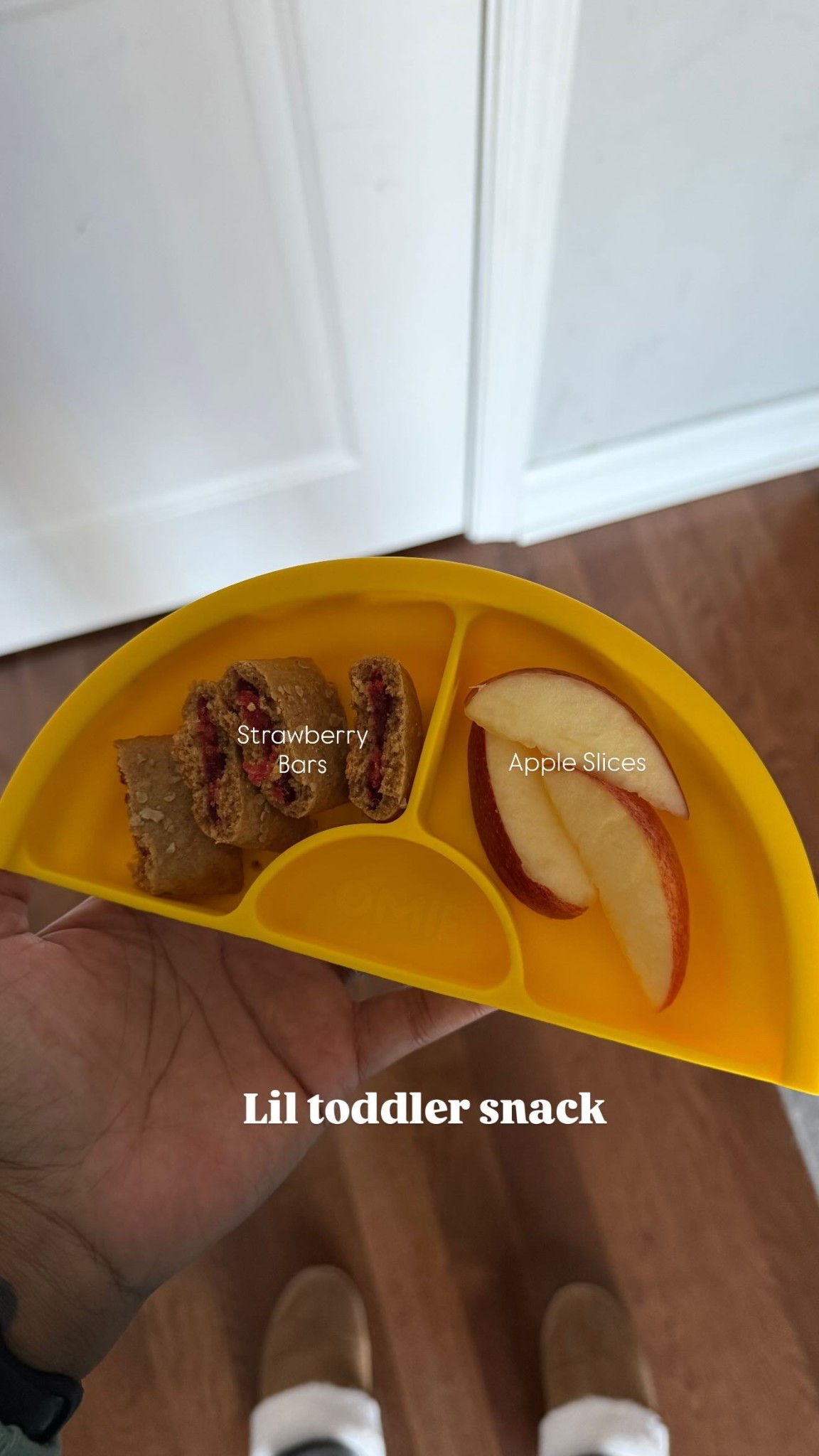 Lil toddler snack: Apple Slices & Strawberry Bars 

#LTKmomlife #LTKKids #LTKdayinmylife