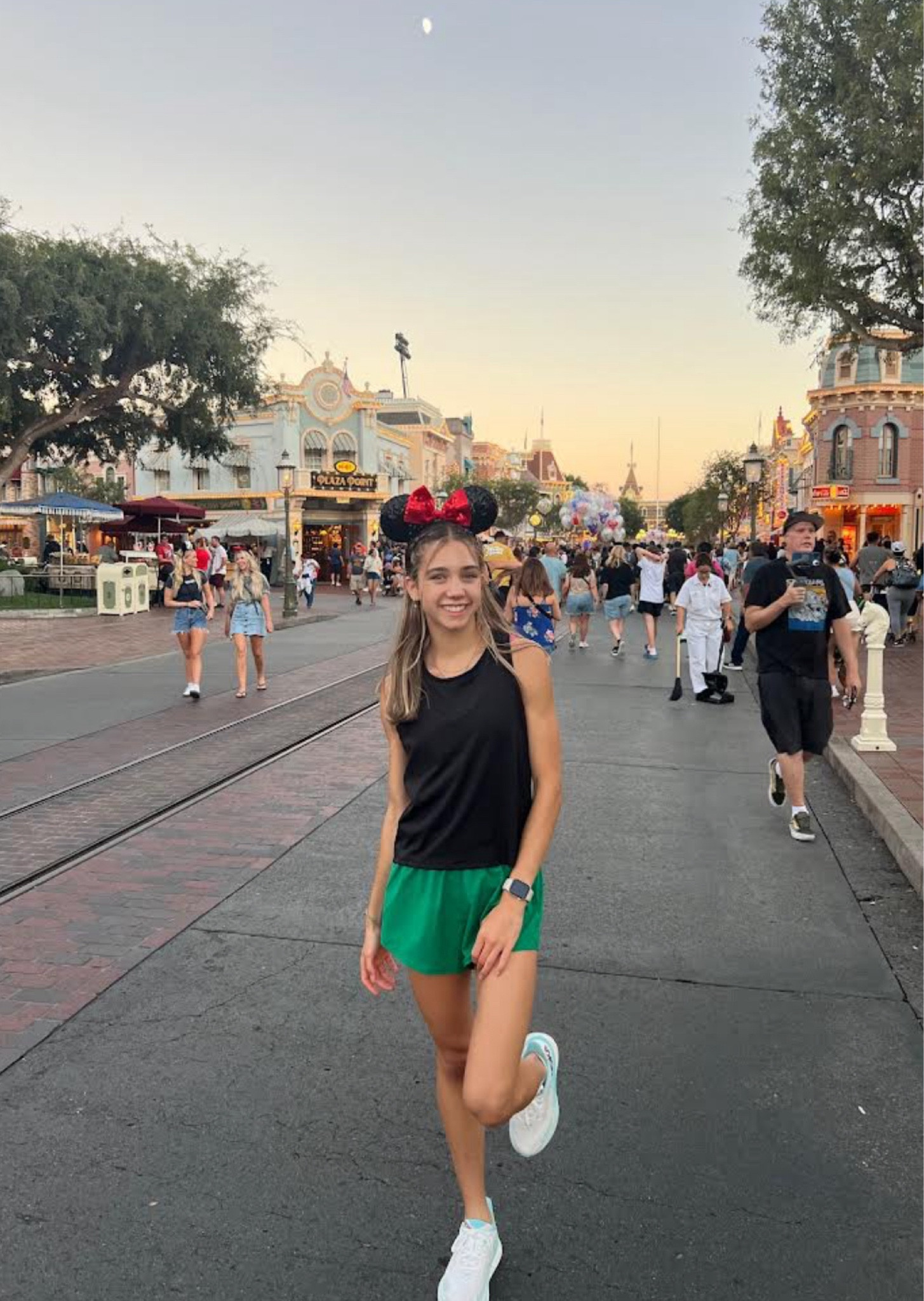 My outfit choice for my day at Disneyland! 

#disneyoutfits #disneyland #sporty #comfy 