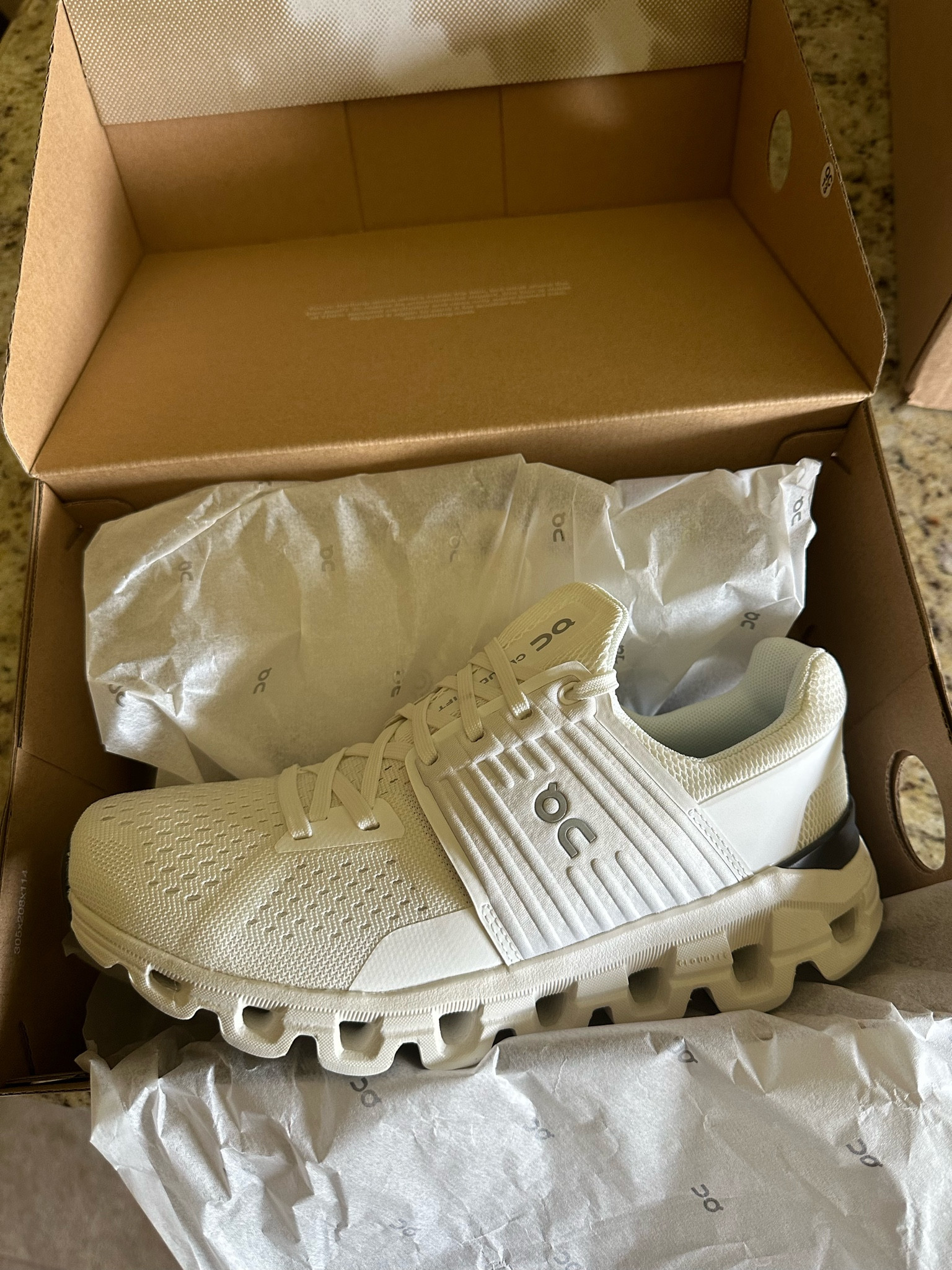 on running cloudswift all white