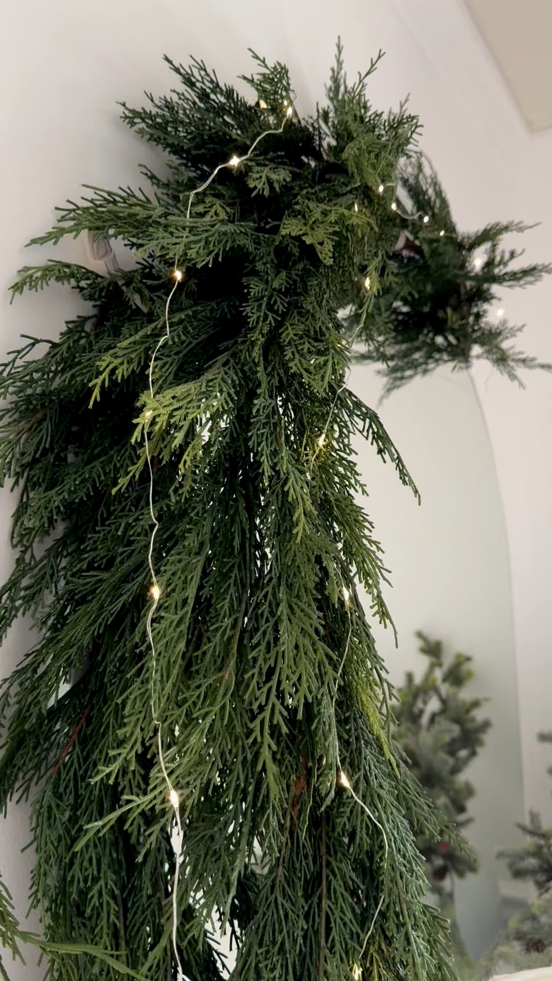 The prettiest garland!!! So full and realistic 

#LTKHome #LTKHoliday