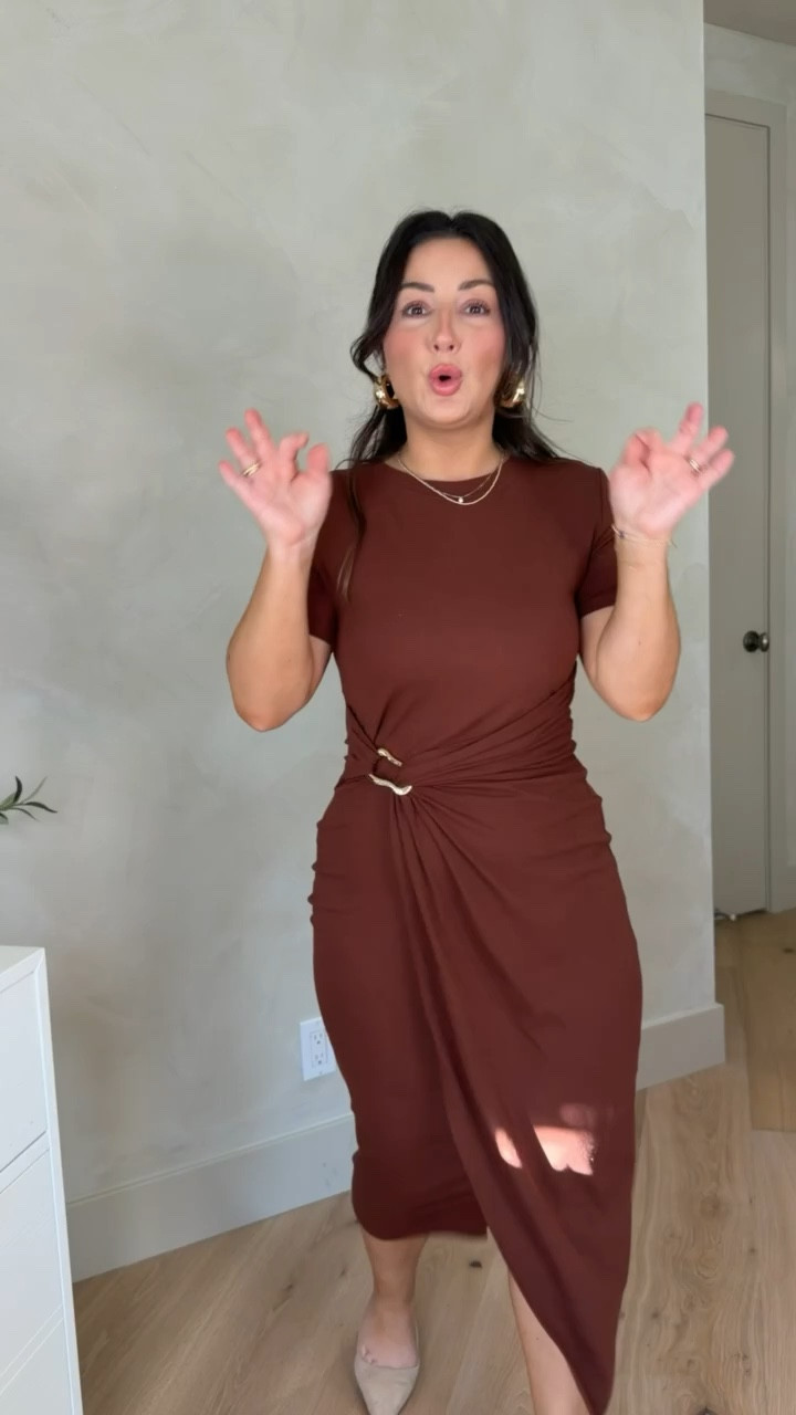 Flattering midi dress perfect for any occasion! 

Size small 

5'0" 140lbs
Petite friendly! 

 

#LTKSeasonal #LTKSaleAlert #LTKPetite