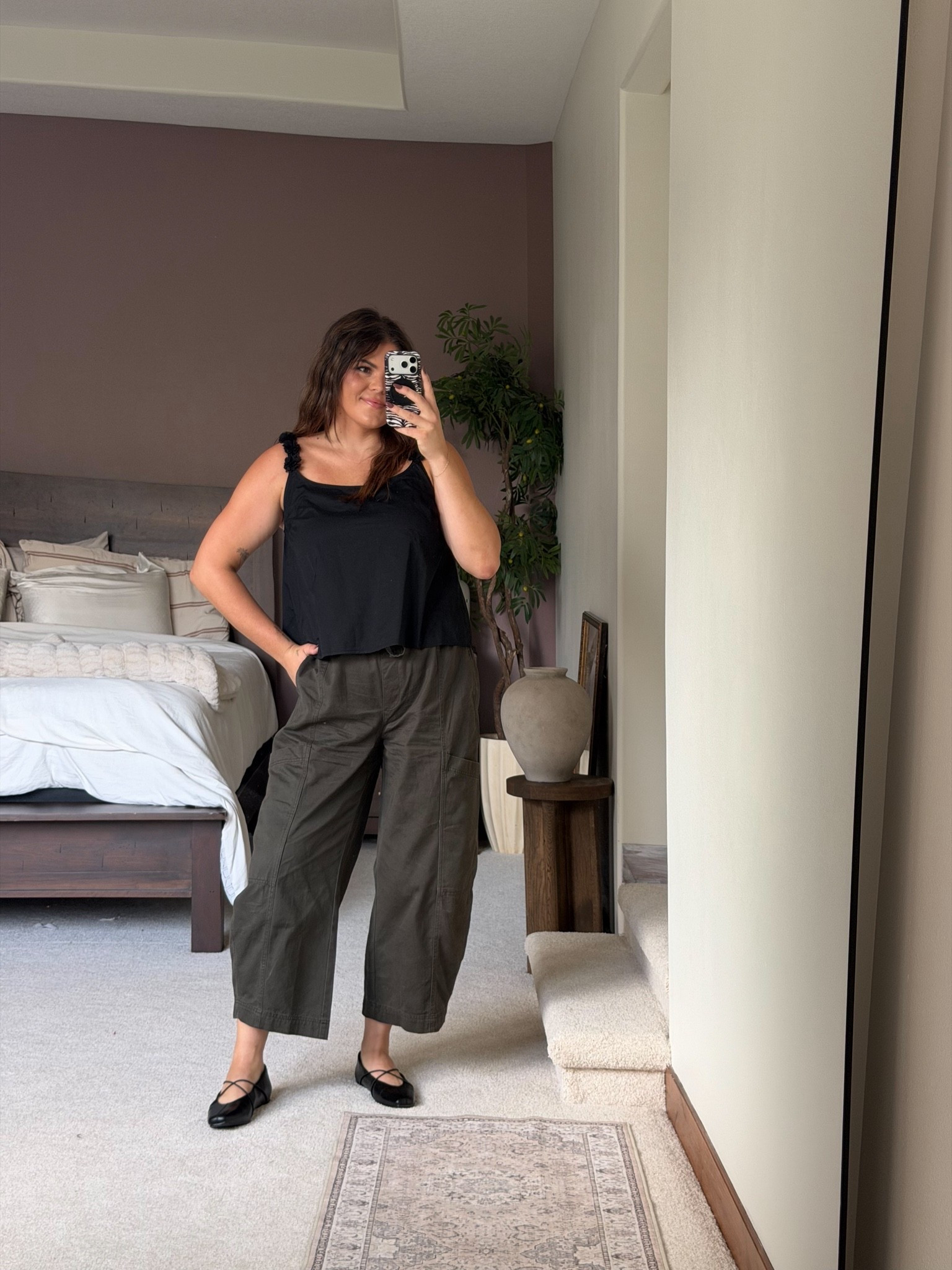 Fall outfit - teacher and work friendly!
Pull on pants size large - for oversized 
Tank top size large 

Midsize, size 12, size 14, mom style, curvy outfit, thick tummy approved ￼
