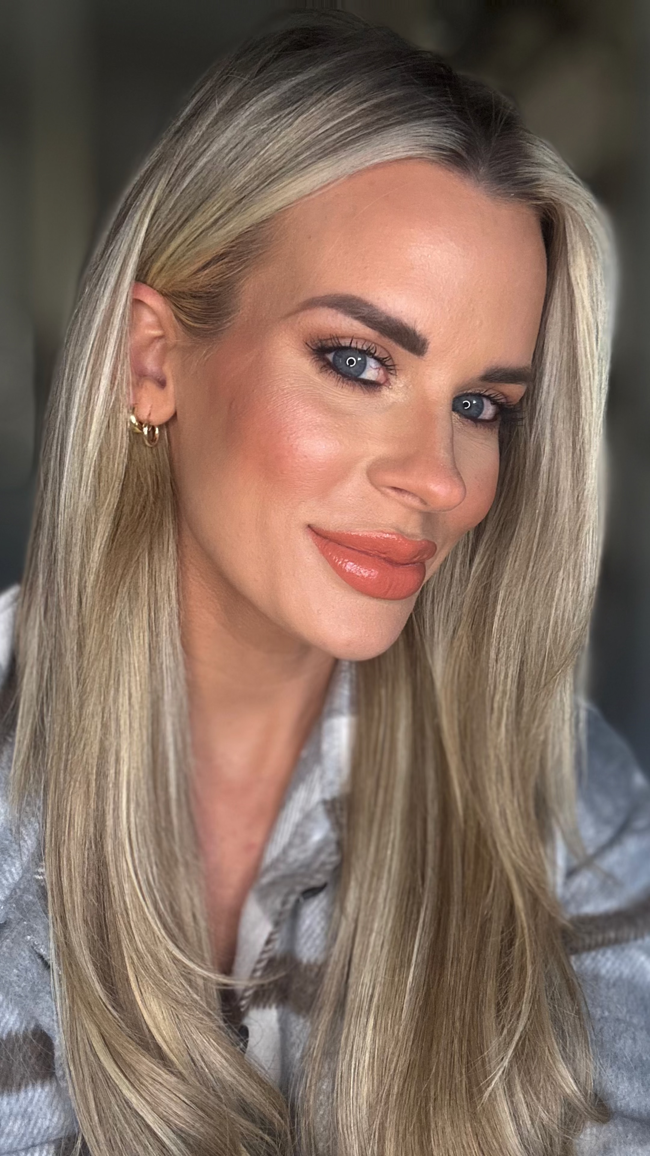 Makeup tutorial | peach lip | tangerine | blonde makeup routine 

Lip liner by Forever Makeup in shade: wherever walnut 

Matte lip ink by Maybelline in shade: 430 Mediator 

Gloss by Too Faced Lip Injection in shade: Wifey for Lifey