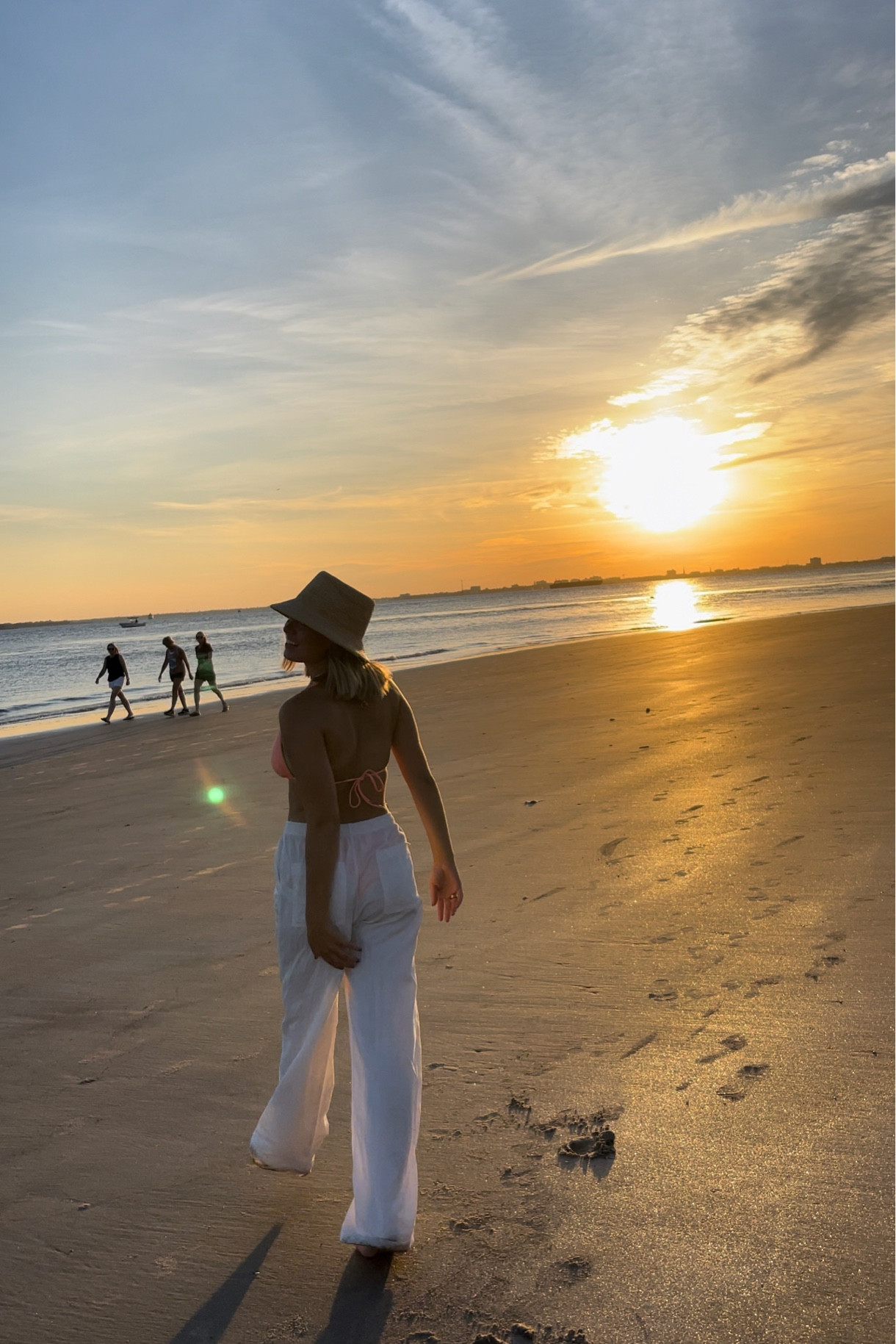 linen + raffia alll summer long 
