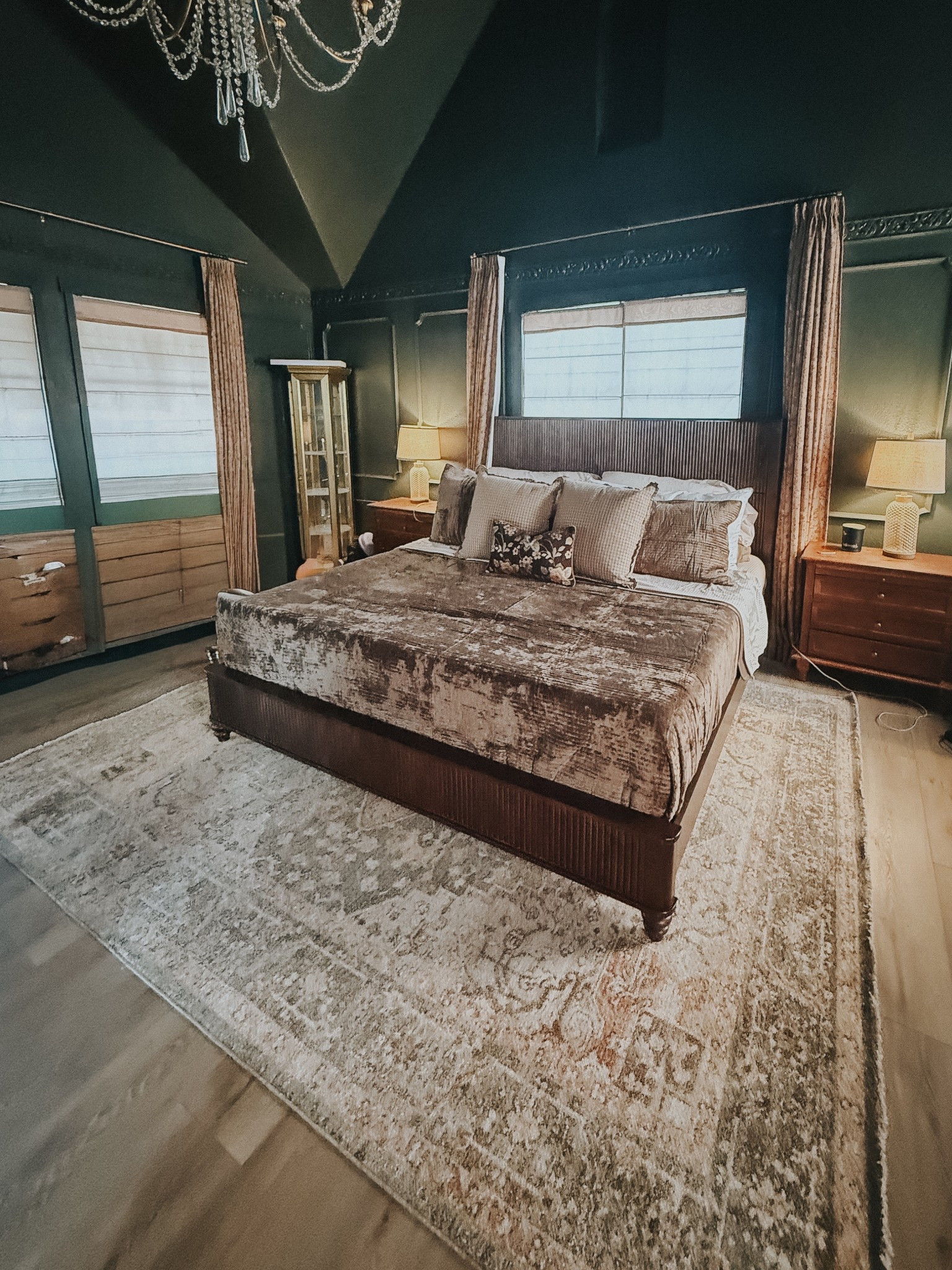 Chris Loves Julia x Loloi 🤎 Palma Rug in Olive/Spice + Dinah Pillow in Mushroom — the perfect fall-ready combo for cozy, moody vibes. #CLJxLoloi #LoloiRugs #ChrisLovesJulia


#LTKSeasonal #LTKHome #LTKFindsUnder50